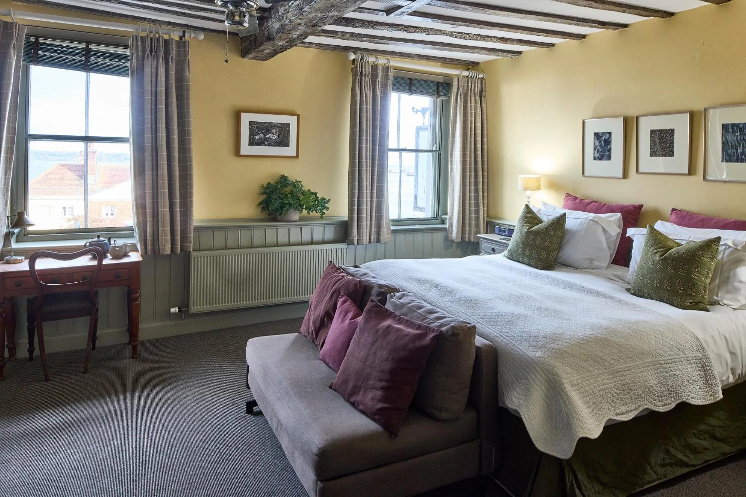 Bed in The Mistley Thorn