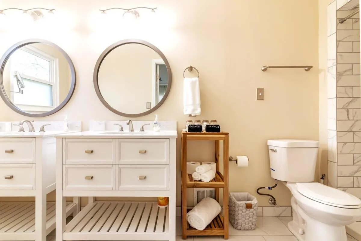 5 bedrooms with 4 Full Bath Fire Pit BBQ and Plush Amen on 1 2 acre