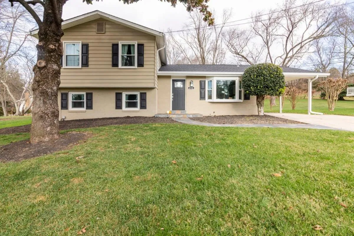 5 bedrooms with 4 Full Bath Fire Pit BBQ and Plush Amen on 1 2 acre