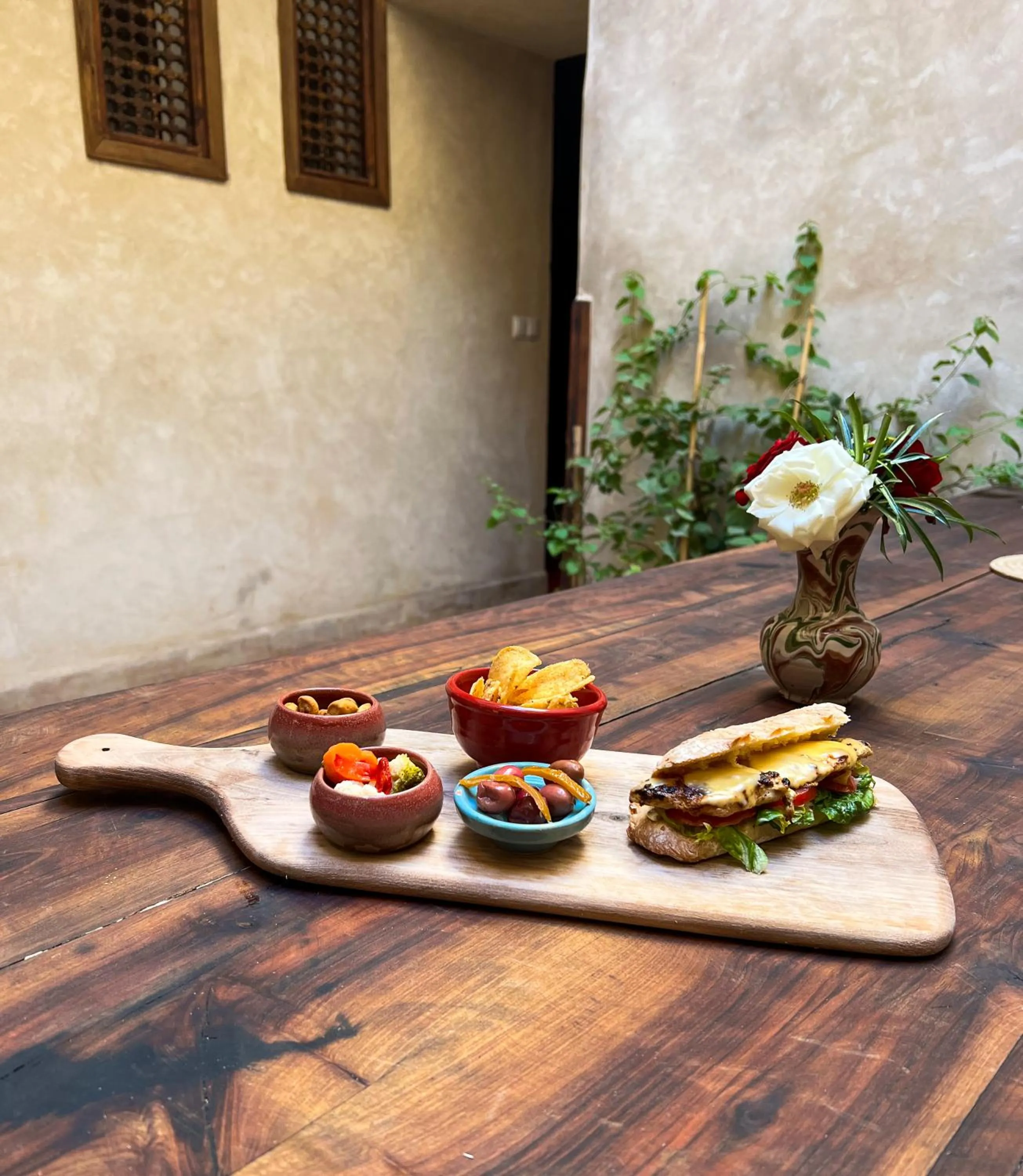 Restaurant/places to eat in Riad Alena