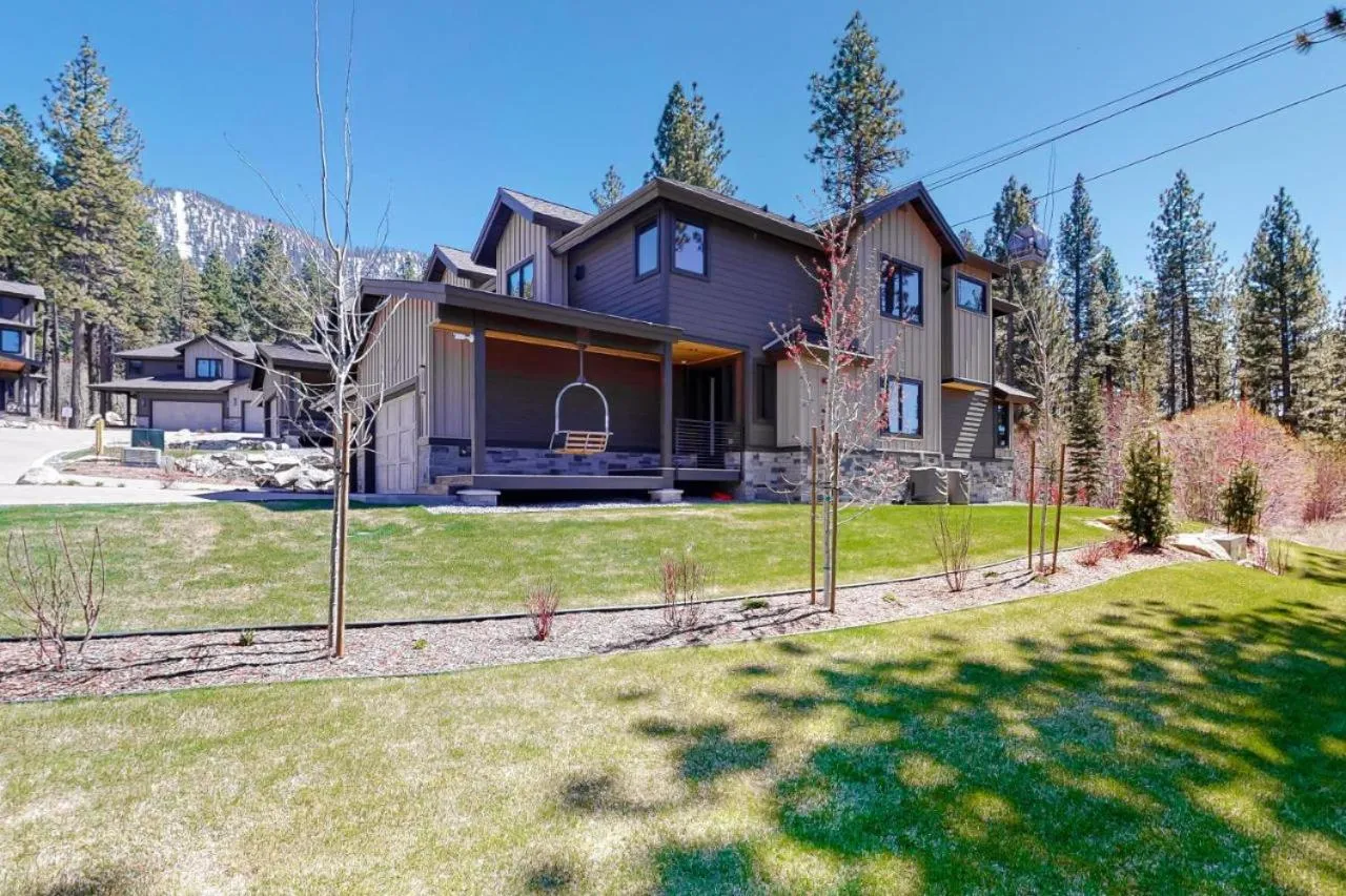 Mountain view in Gondola Vista Luxury Villas by Ski Heavenly & Beaches