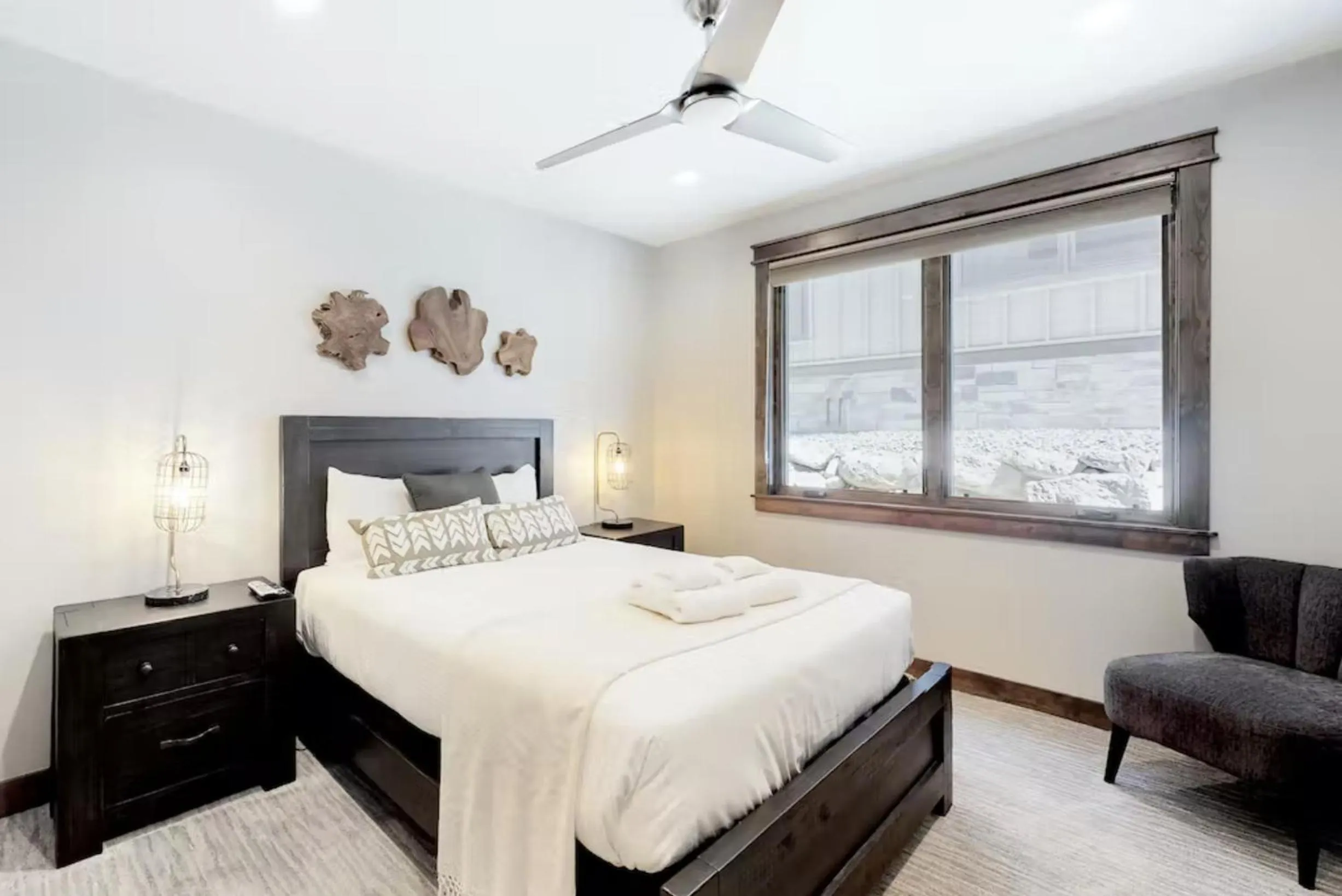 Bed in Gondola Vista Luxury Villas by Ski Heavenly & Beaches