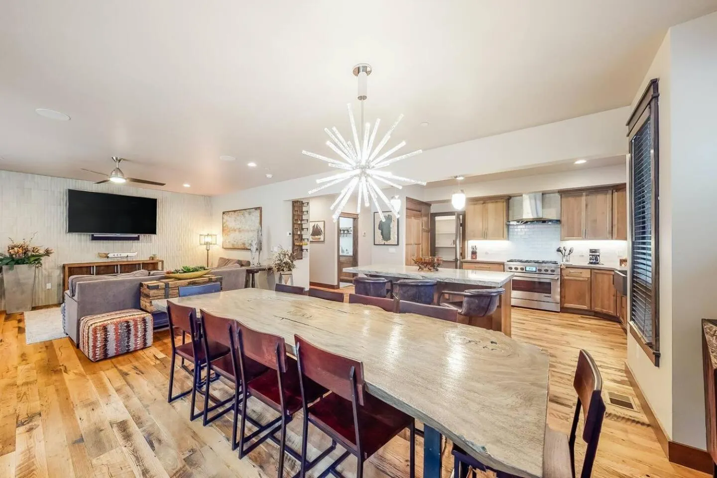 TV and multimedia in Gondola Vista Luxury Villas by Ski Heavenly & Beaches