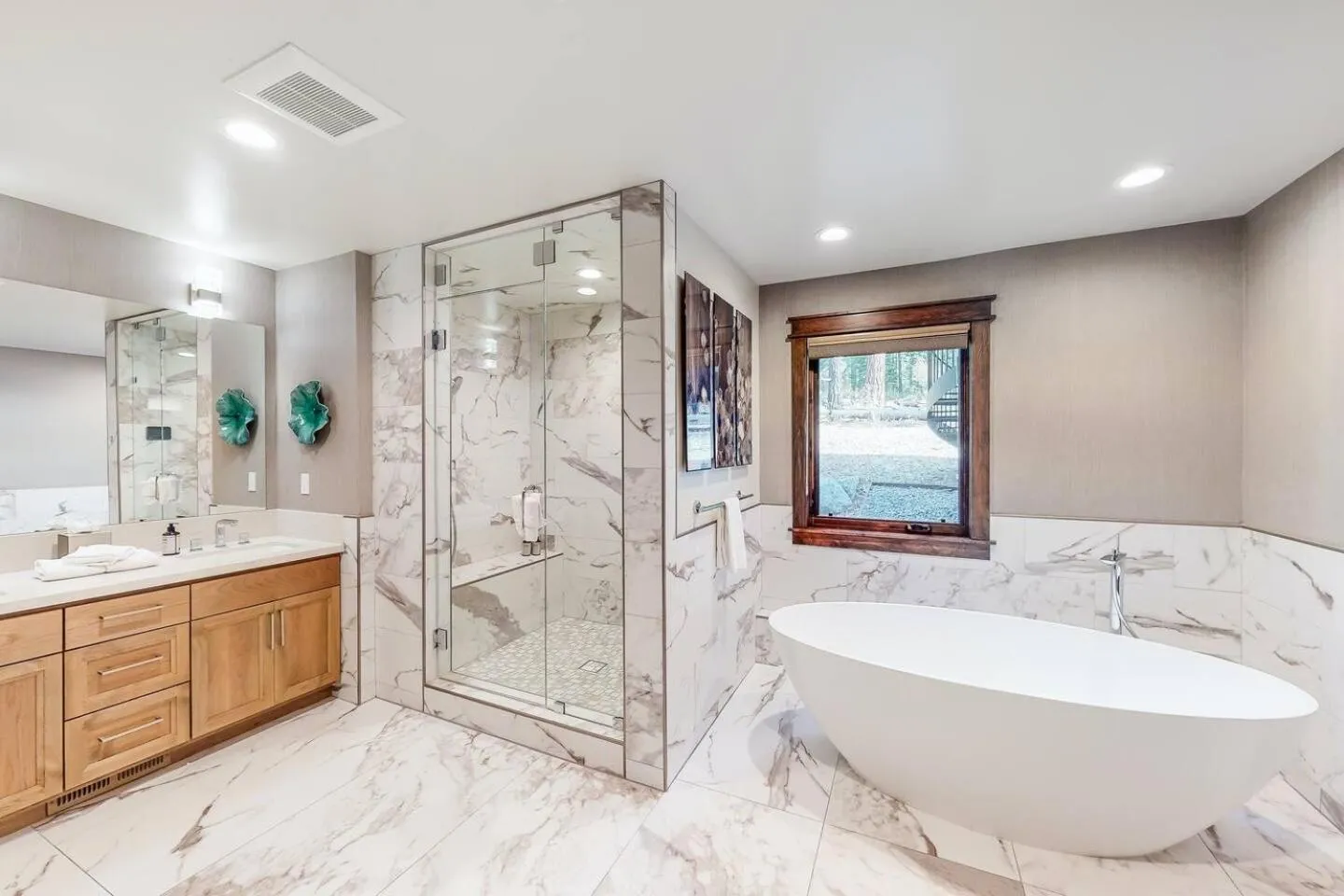 Shower in Gondola Vista Luxury Villas by Ski Heavenly & Beaches