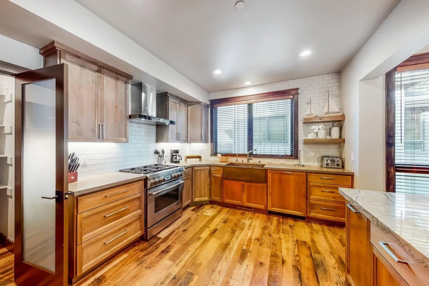 Kitchen or kitchenette in Gondola Vista Luxury Villas by Ski Heavenly & Beaches