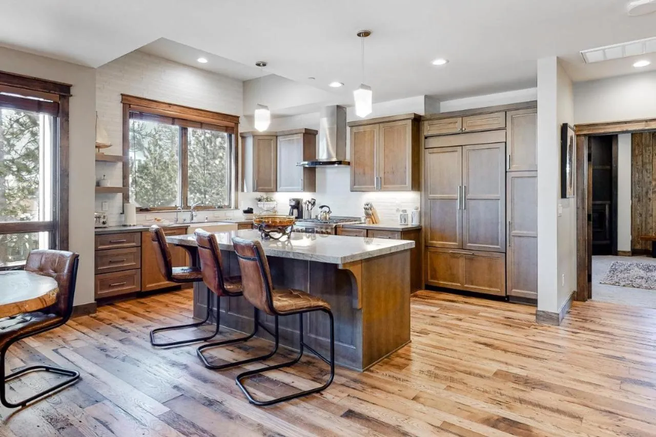 Kitchen or kitchenette in Gondola Vista Luxury Villas by Ski Heavenly & Beaches