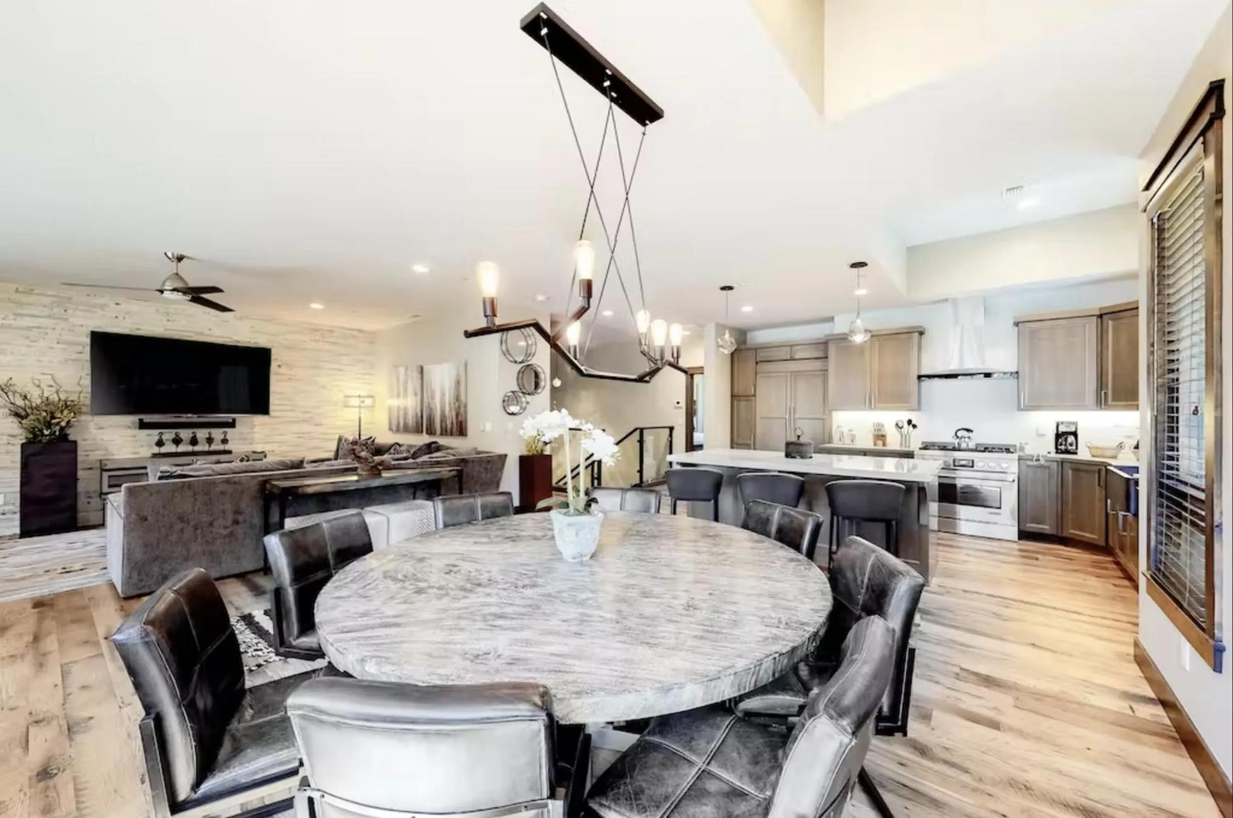 Living room in Gondola Vista Luxury Villas by Ski Heavenly & Beaches