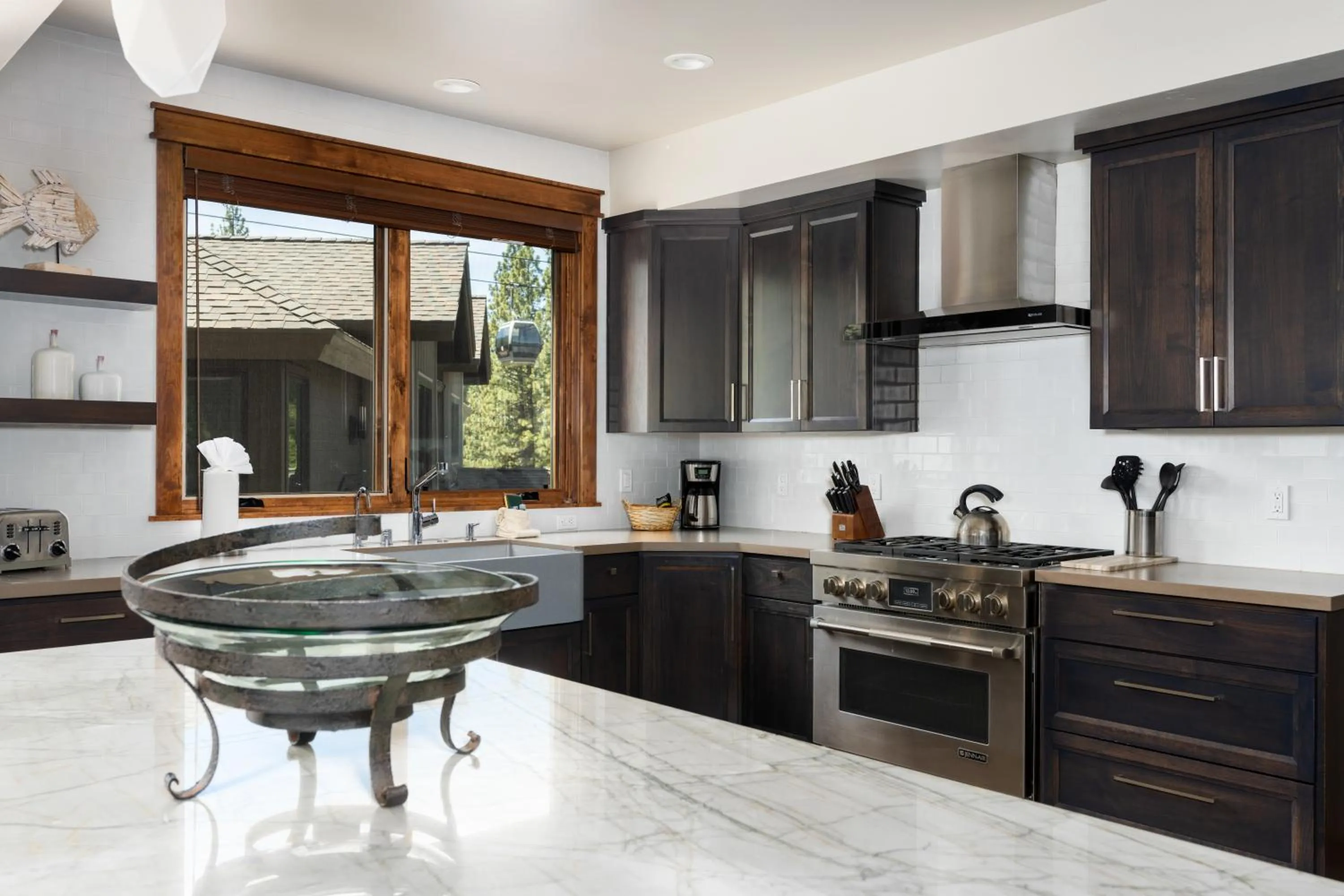 Kitchen or kitchenette in Gondola Vista Luxury Villas by Ski Heavenly & Beaches