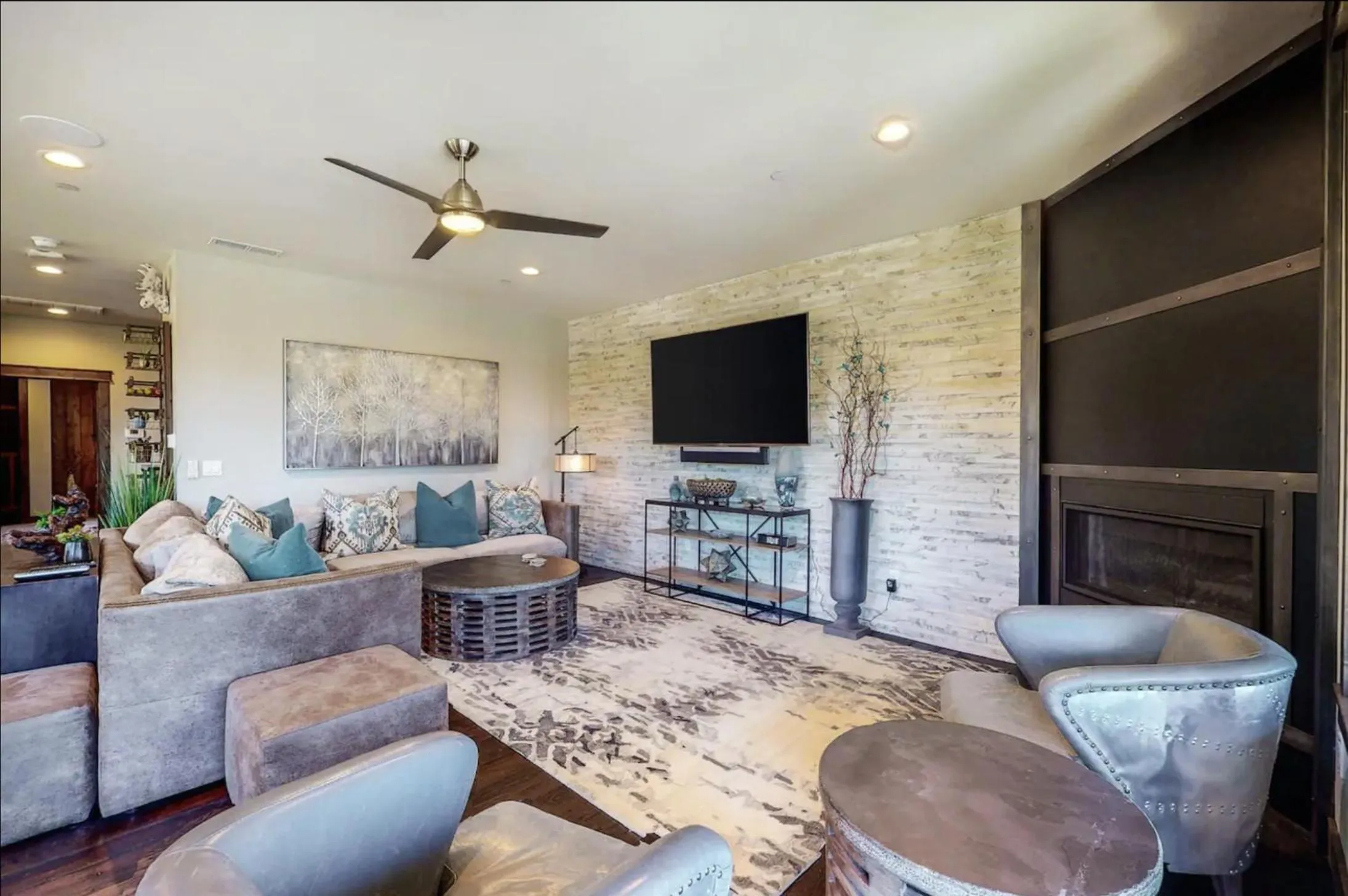 Living room in Gondola Vista Luxury Villas by Ski Heavenly & Beaches