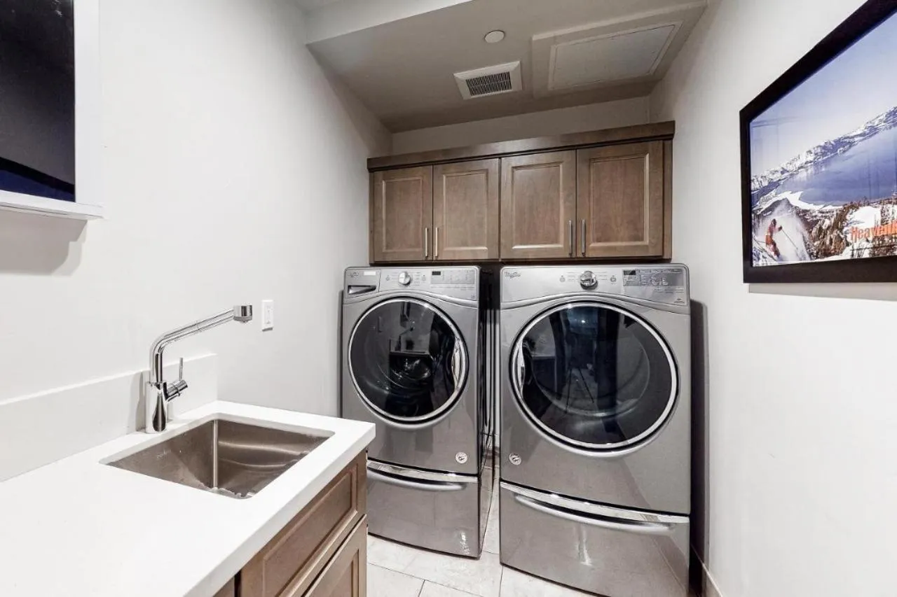 washing machine in Gondola Vista Luxury Villas by Ski Heavenly & Beaches