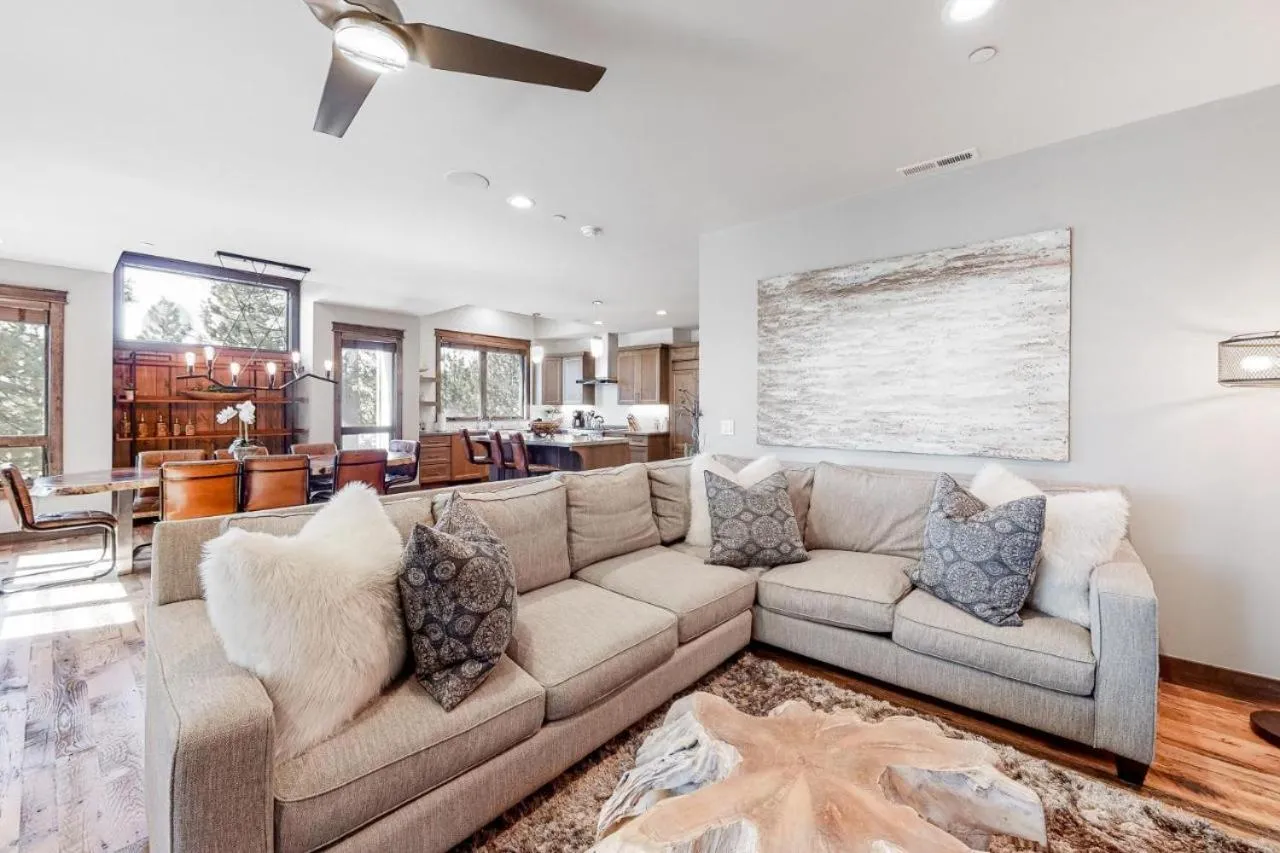 Living room in Gondola Vista Luxury Villas by Ski Heavenly & Beaches