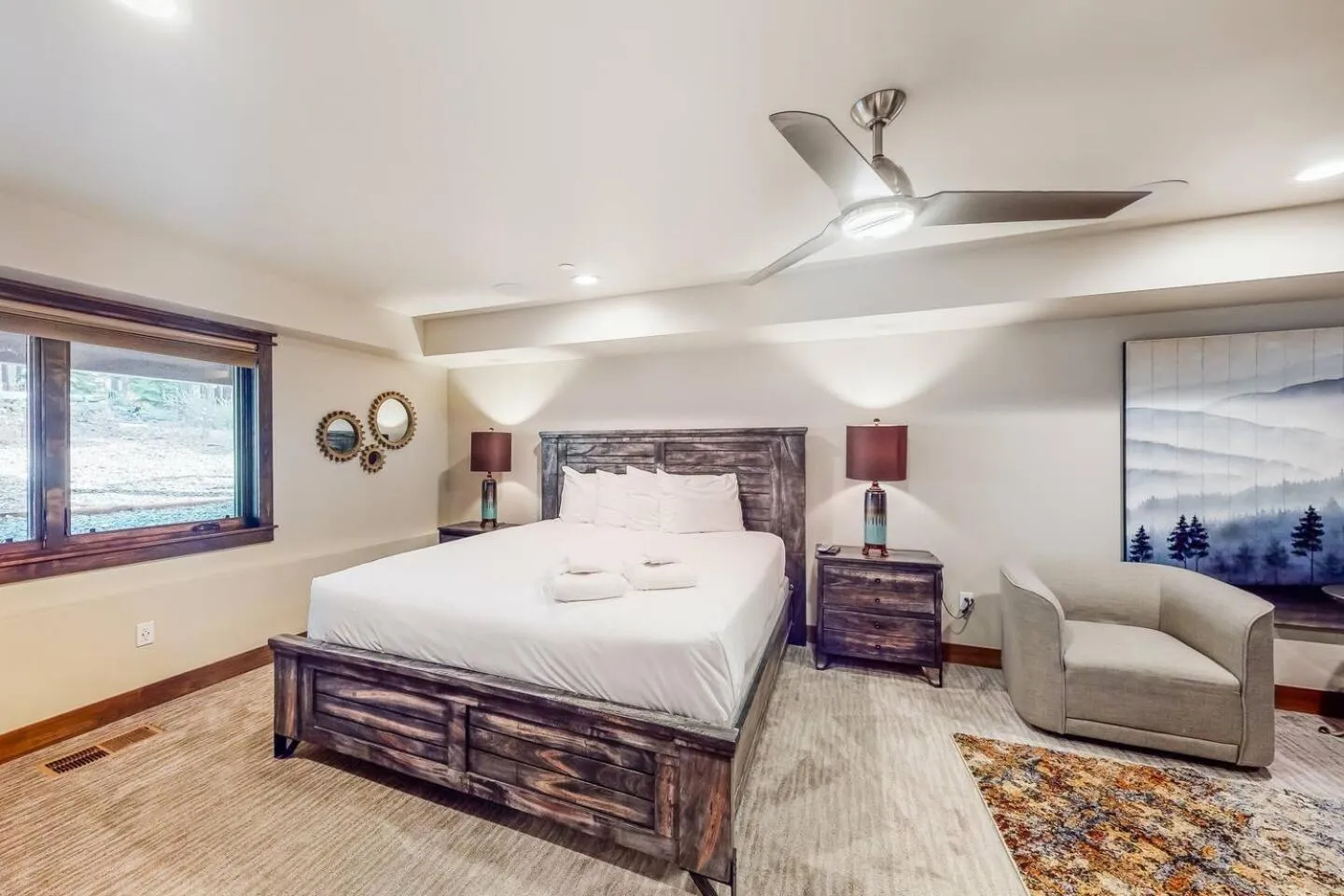 Bed in Gondola Vista Luxury Villas by Ski Heavenly & Beaches