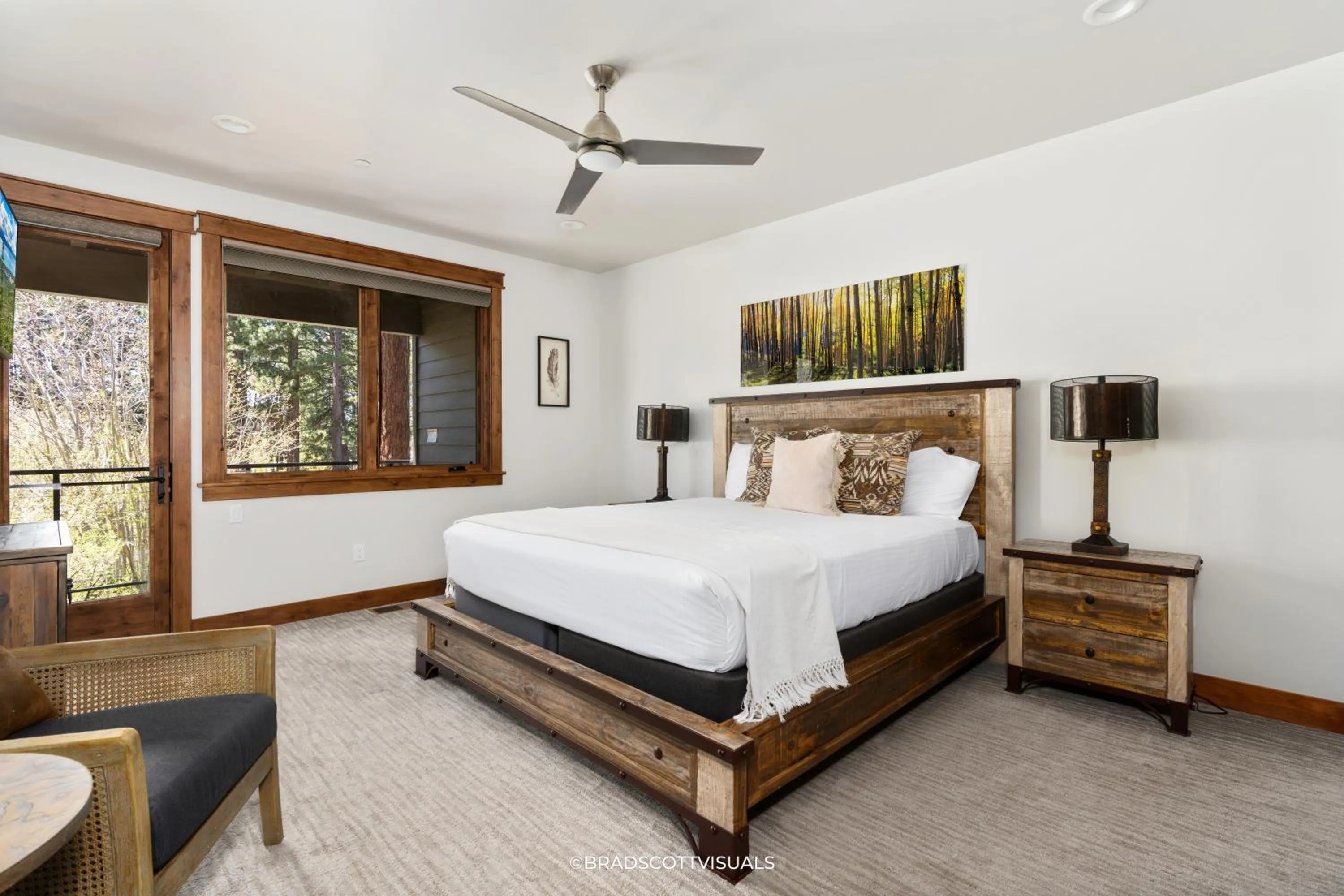 Bed in Gondola Vista Luxury Villas by Ski Heavenly & Beaches