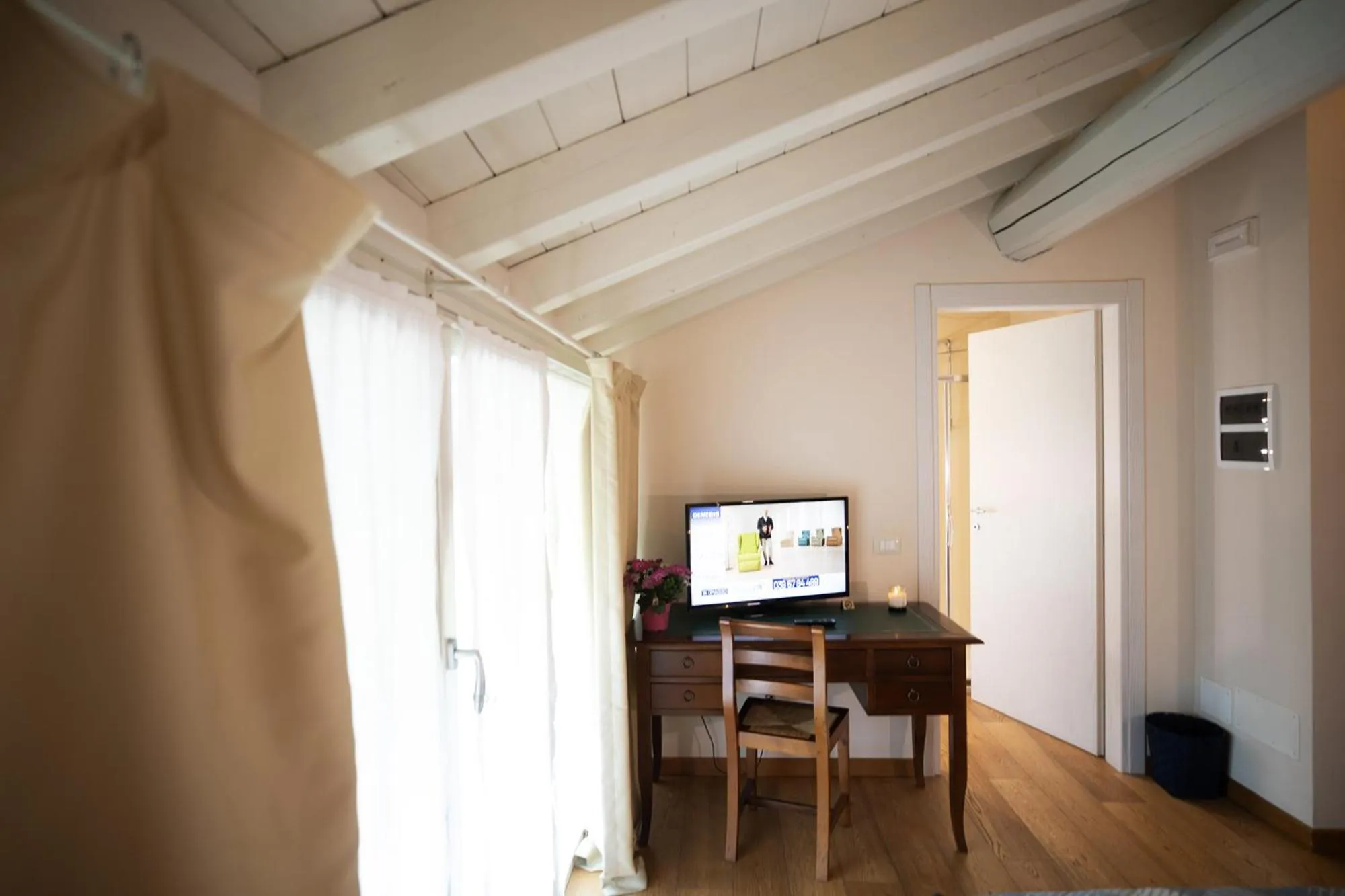 TV and multimedia in Relais La Rocca Solferino