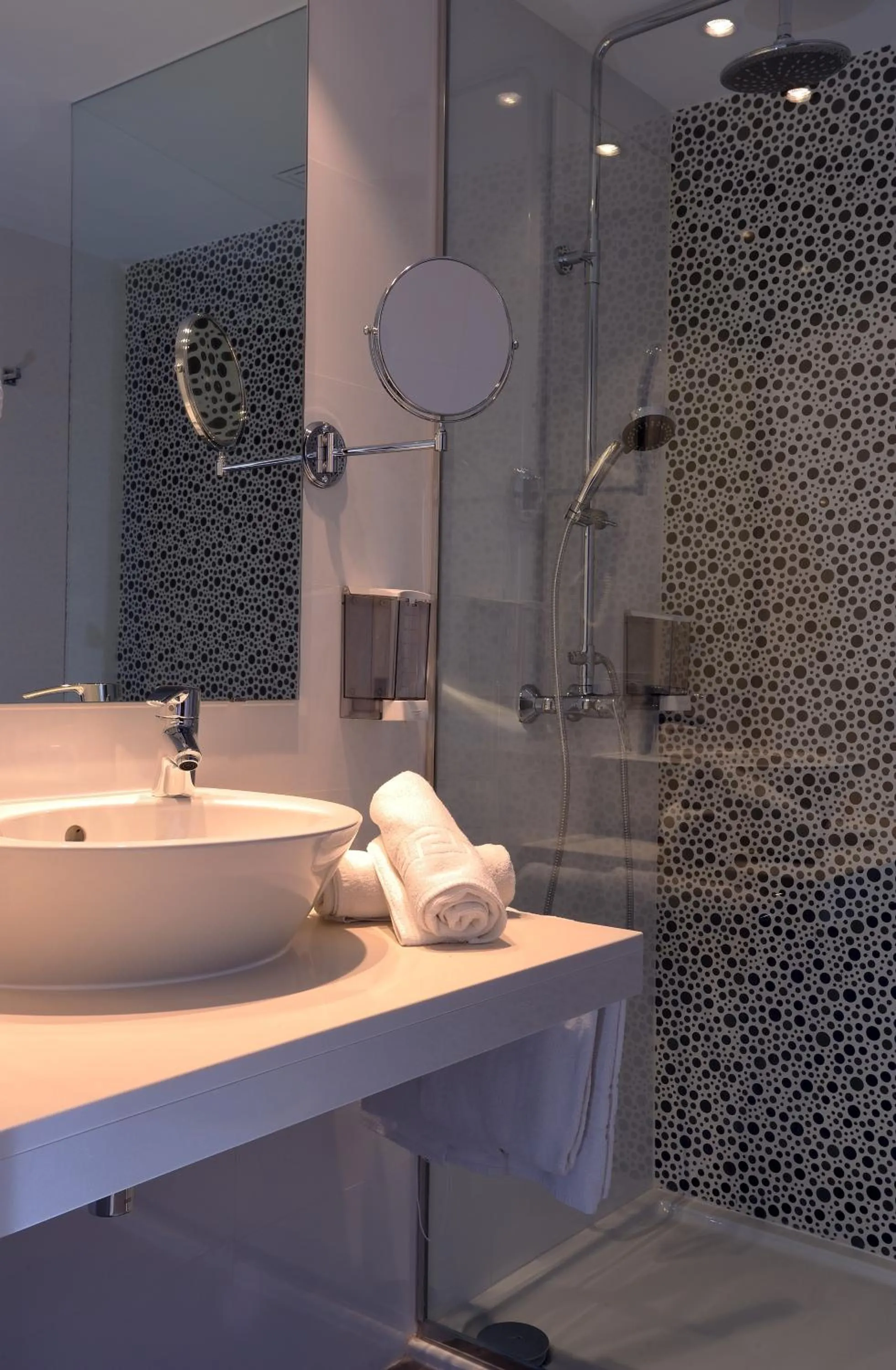 Bathroom in Club Simó