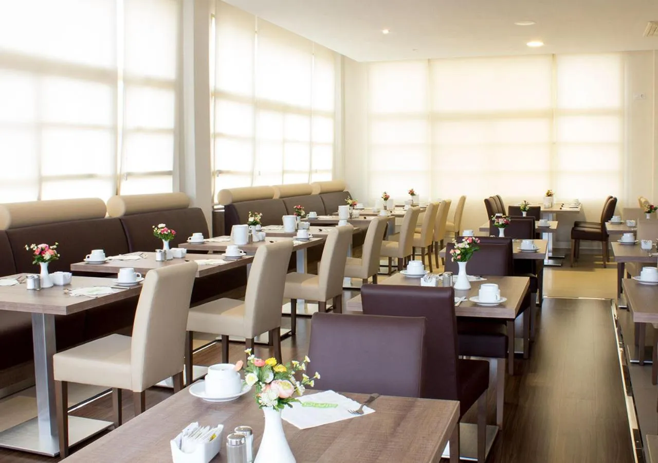 Restaurant/places to eat in Club Simó