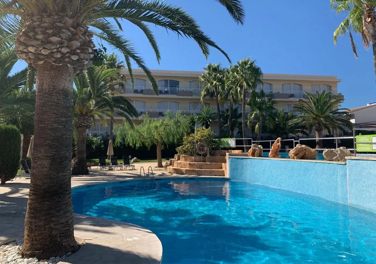 Pool view in Club Simó