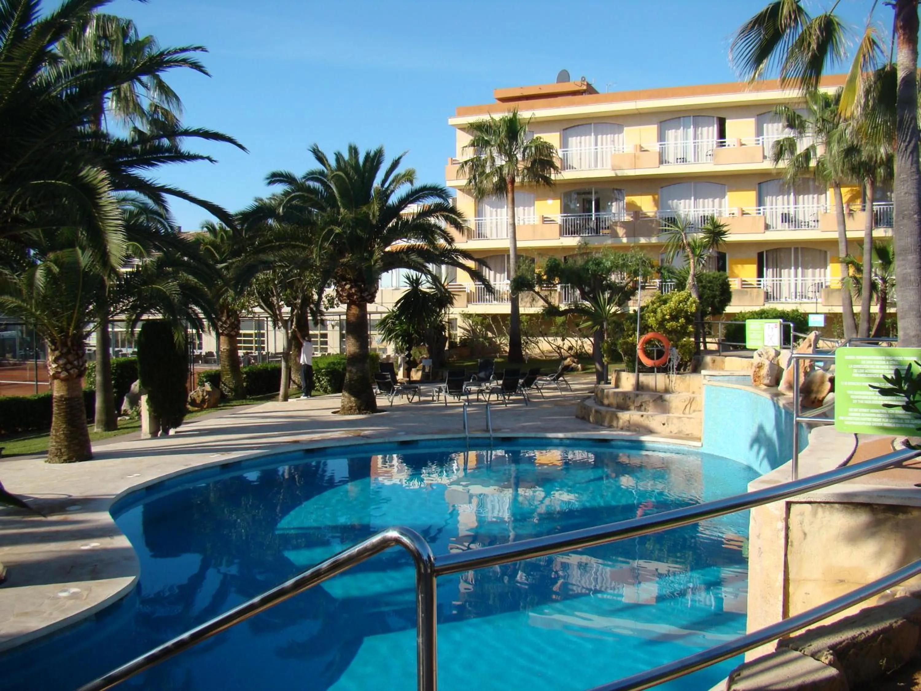 Pool view in Club Simó