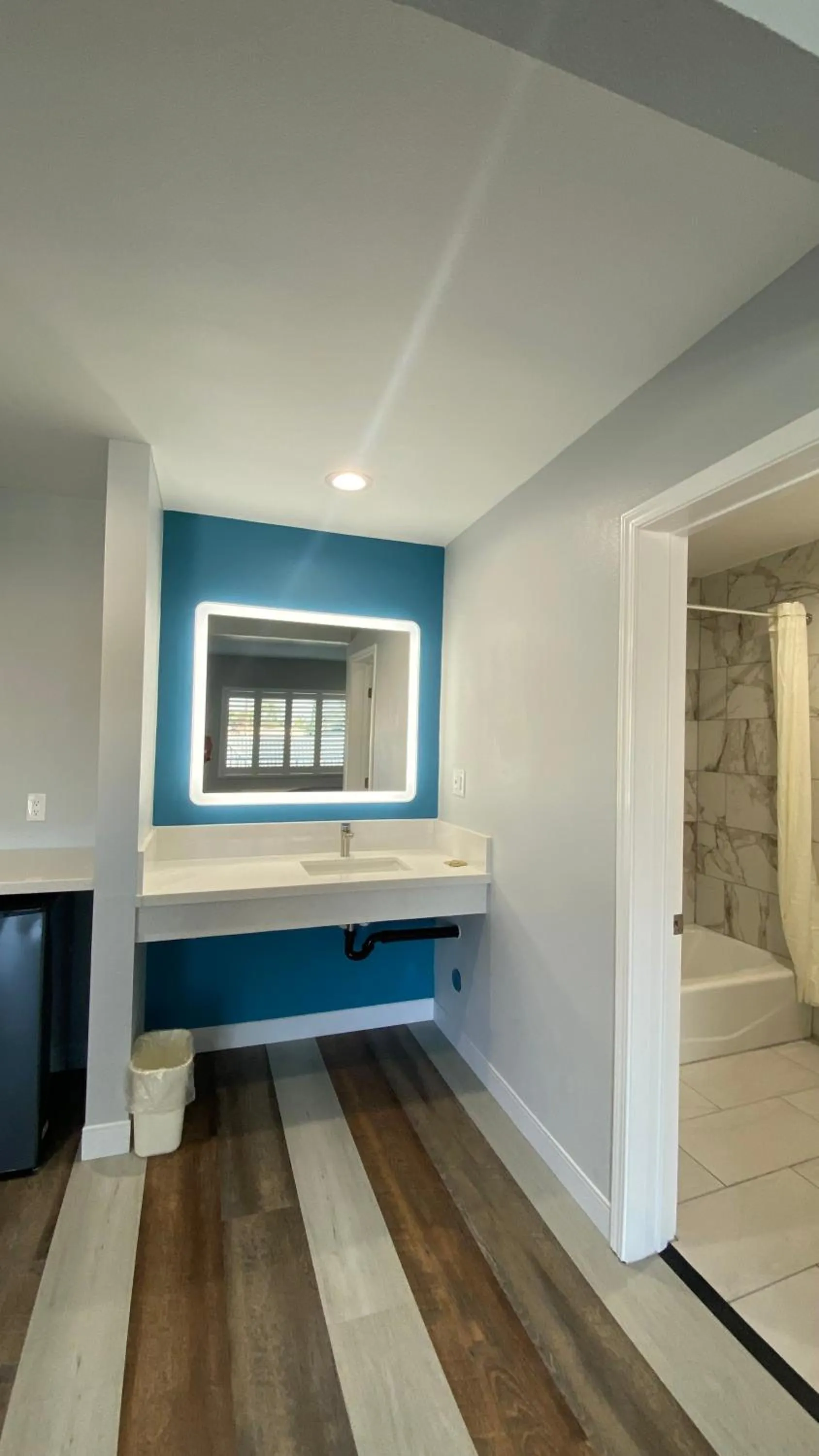 Bedroom in Plaza Inn Motel - Los Angeles area