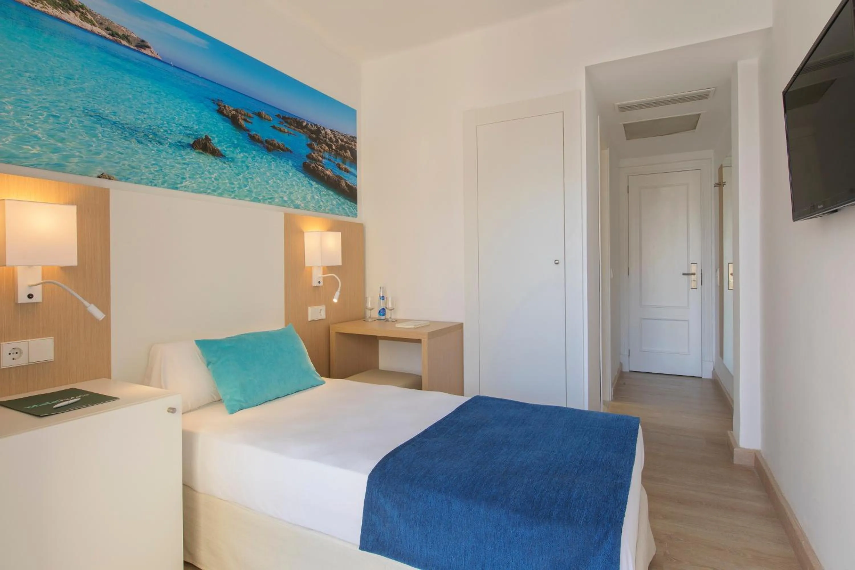 Bedroom, Bed in whala!beach