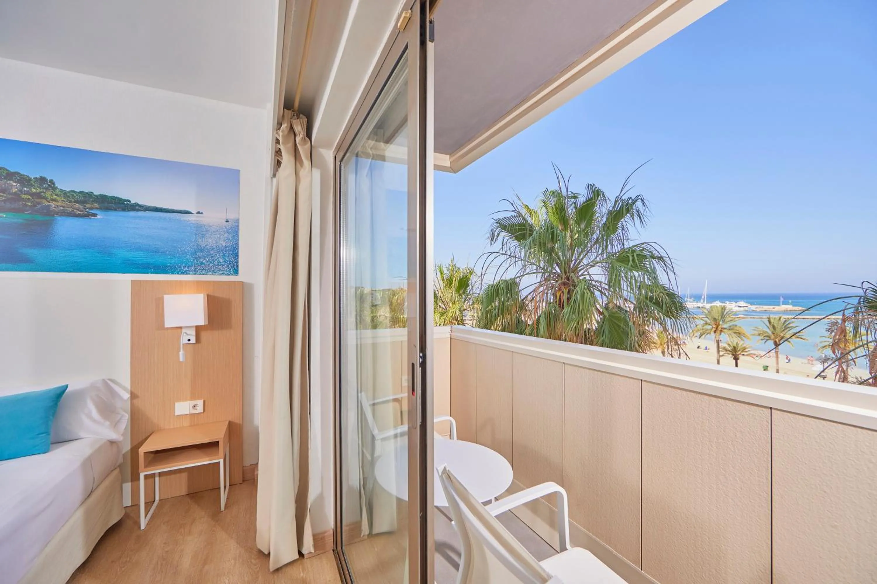 Balcony/Terrace, Bed in whala!beach