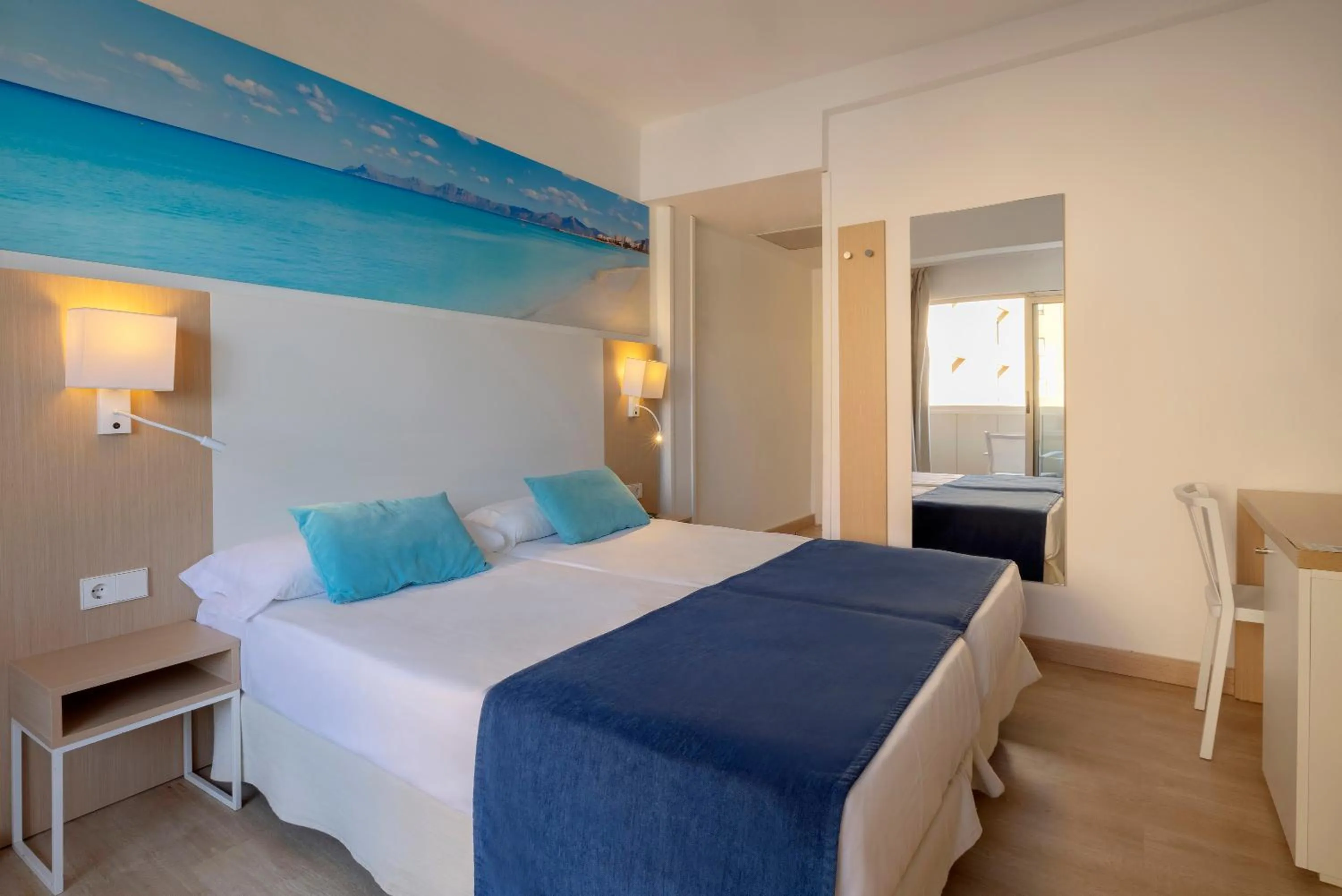 Bedroom, Bed in whala!beach