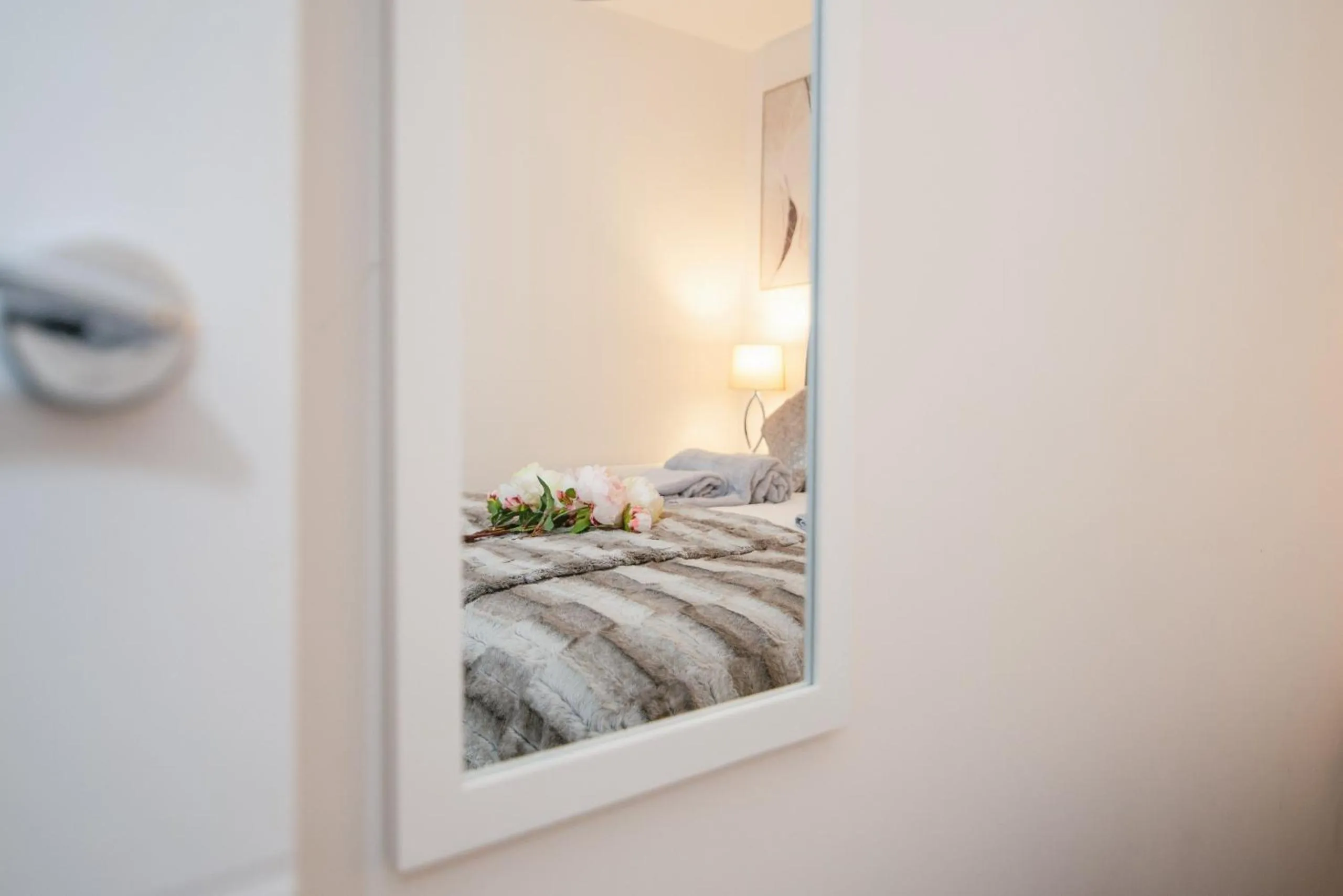 Bed in Stunning 2-Bed Apartment in Stevenage, Sleeps 5 with free Private Parking