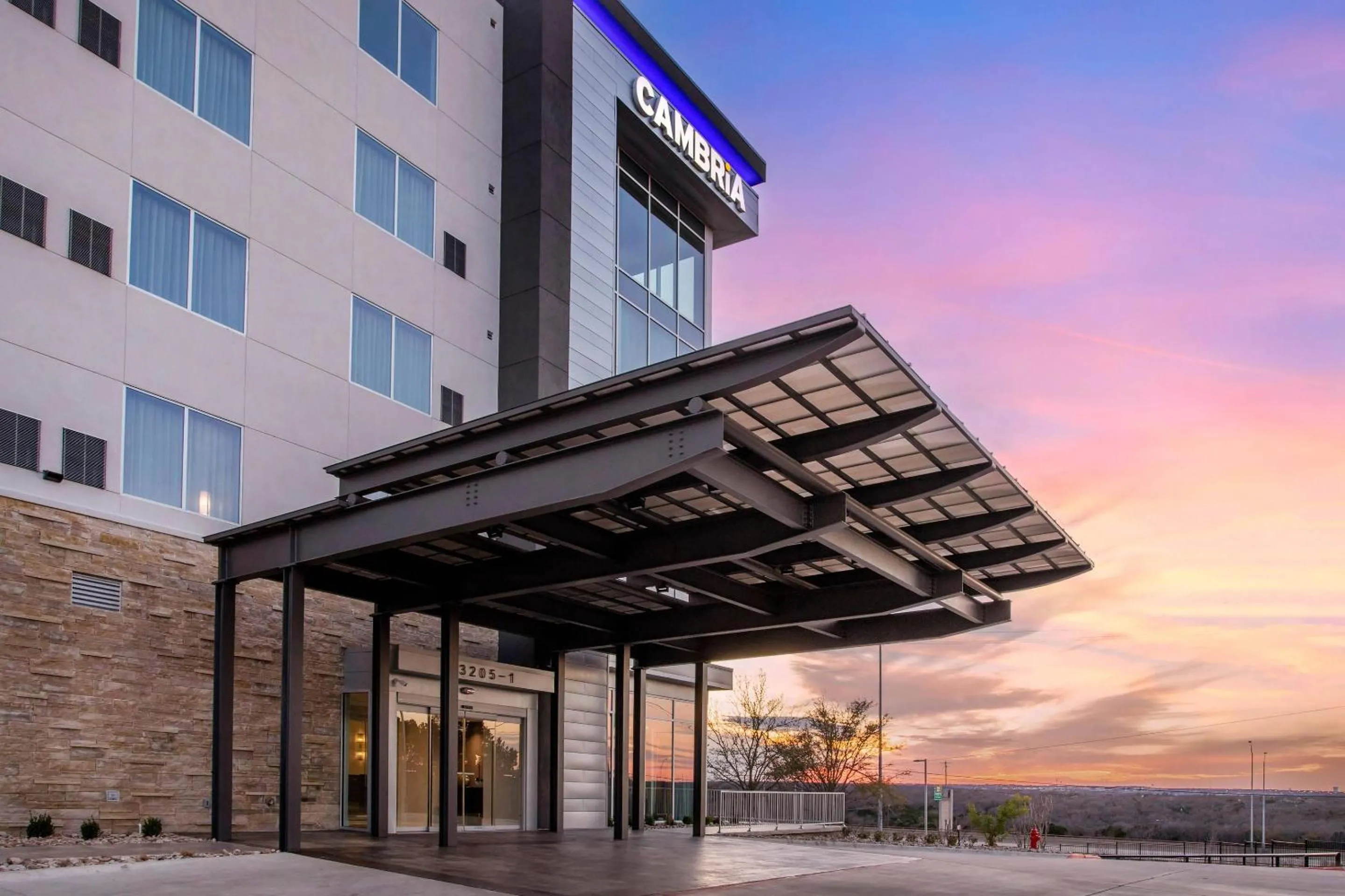 Property building in Cambria Hotel Austin Uptown near the Domain