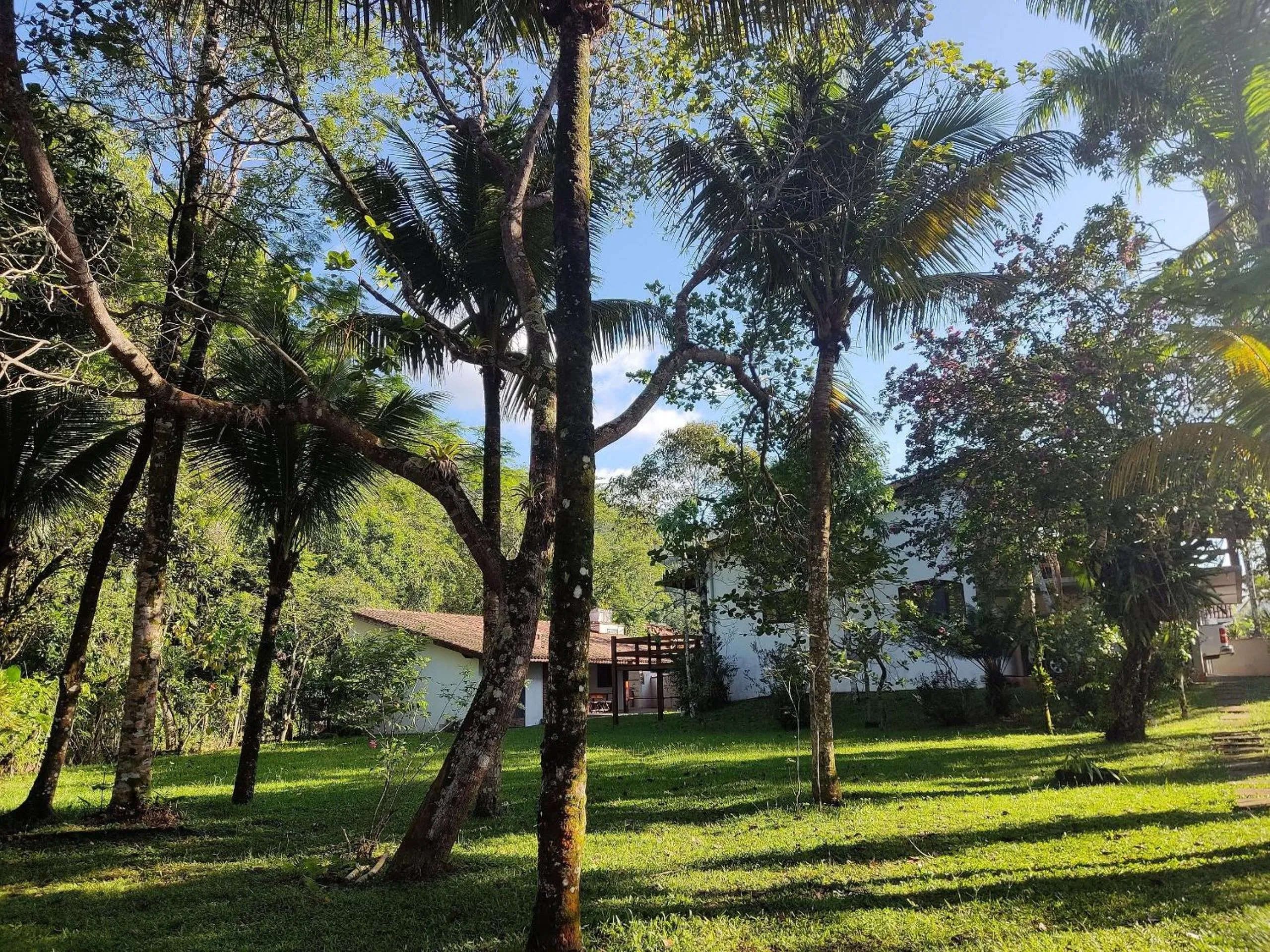 Off site in Casa com jardim e churrasqueira perto da praia