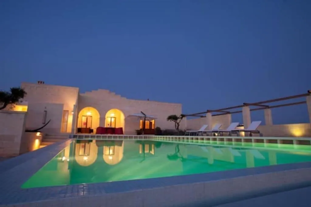 Swimming pool in Villa Matera
