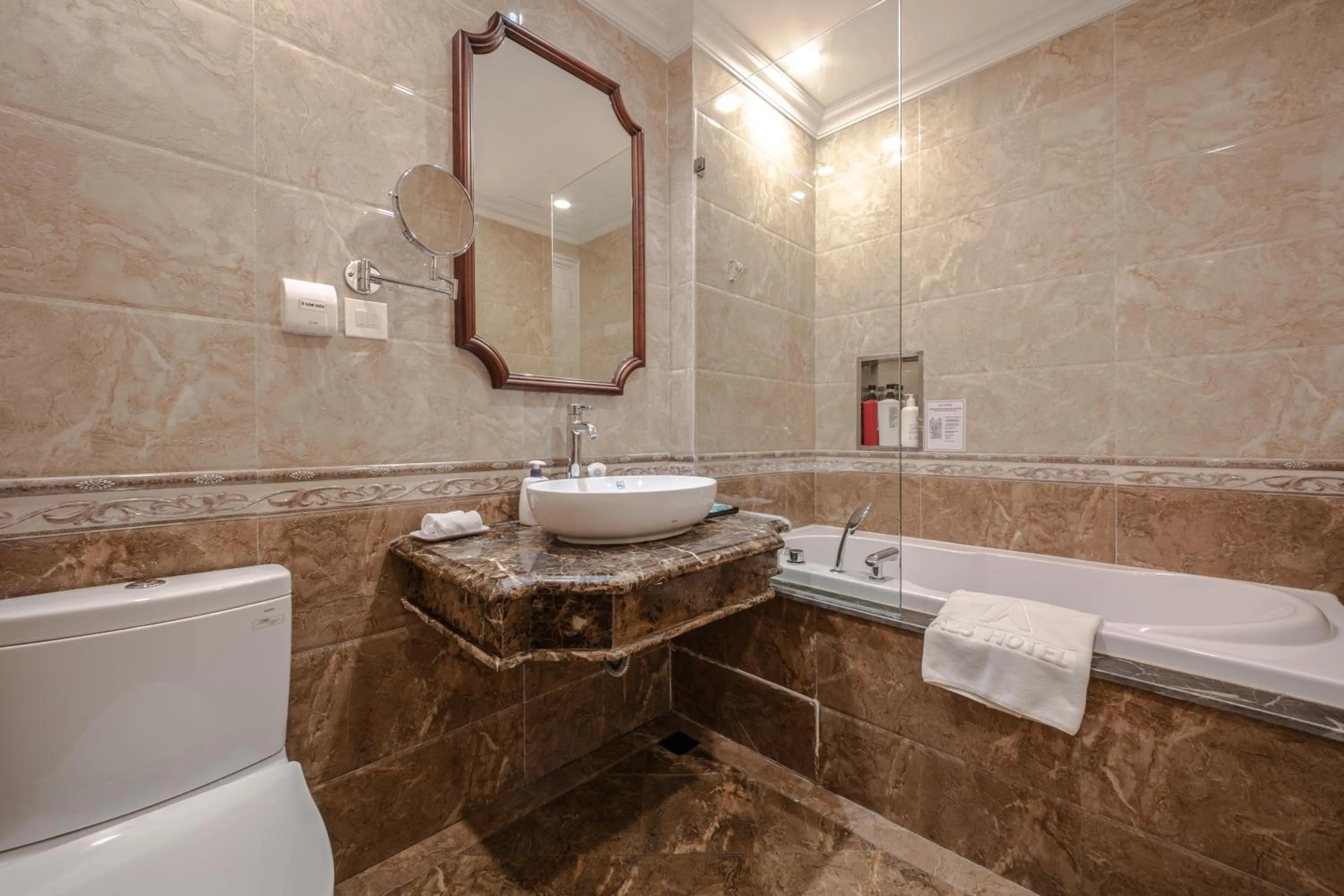 Toilet in A25 Hotel - 18 Nguyễn Hy Quang