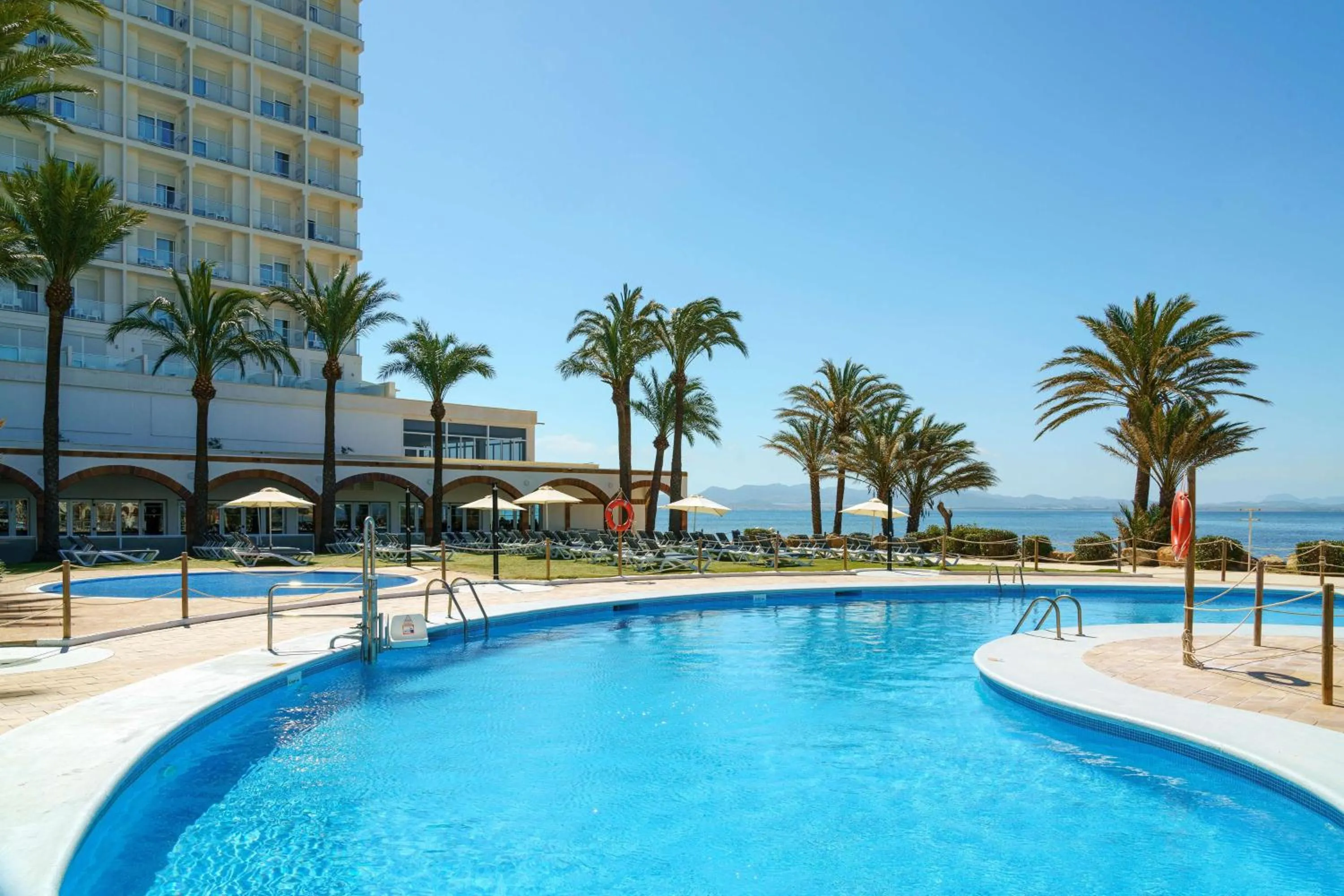Swimming pool in AluaSun Doblemar