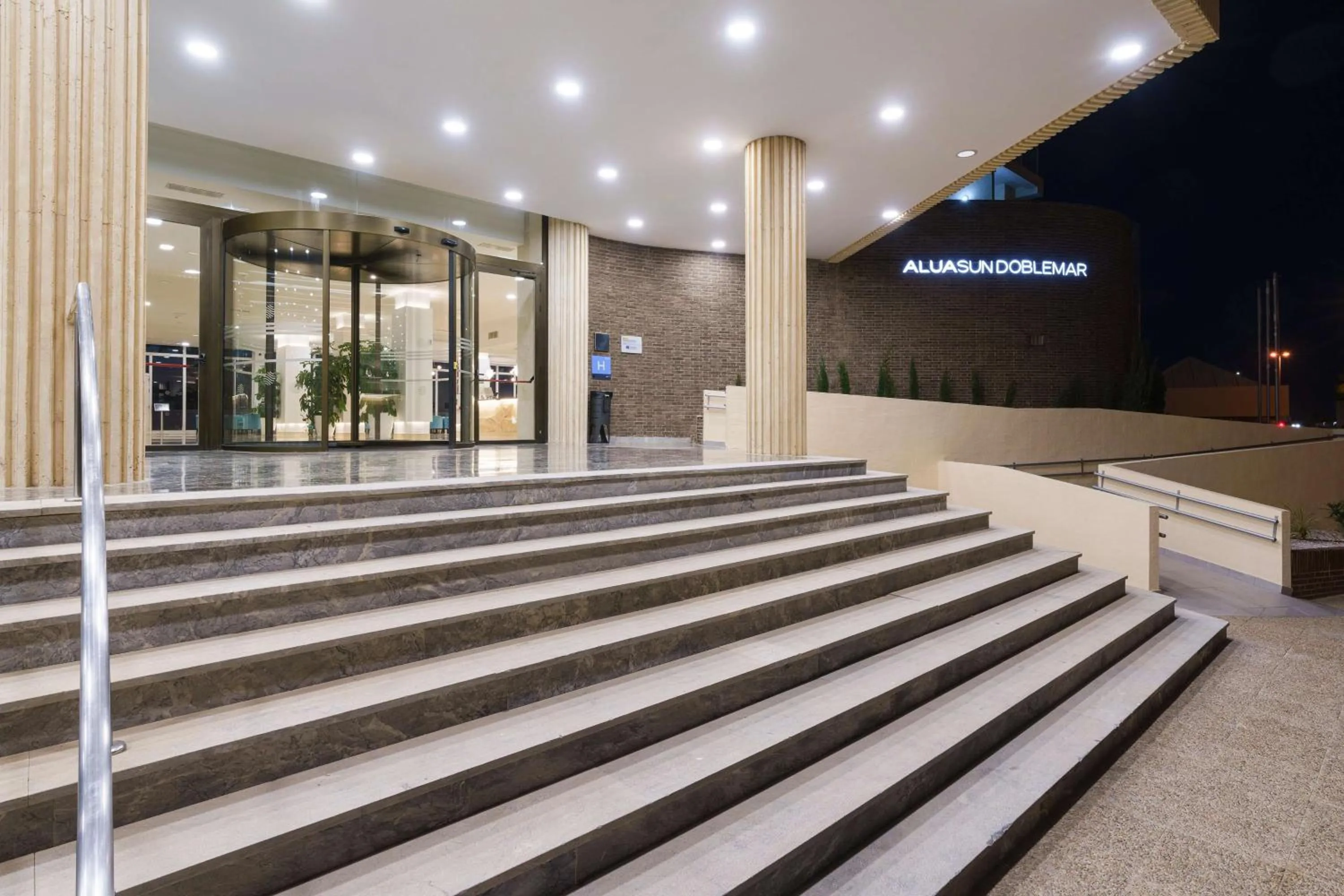 Lobby or reception in AluaSun Doblemar