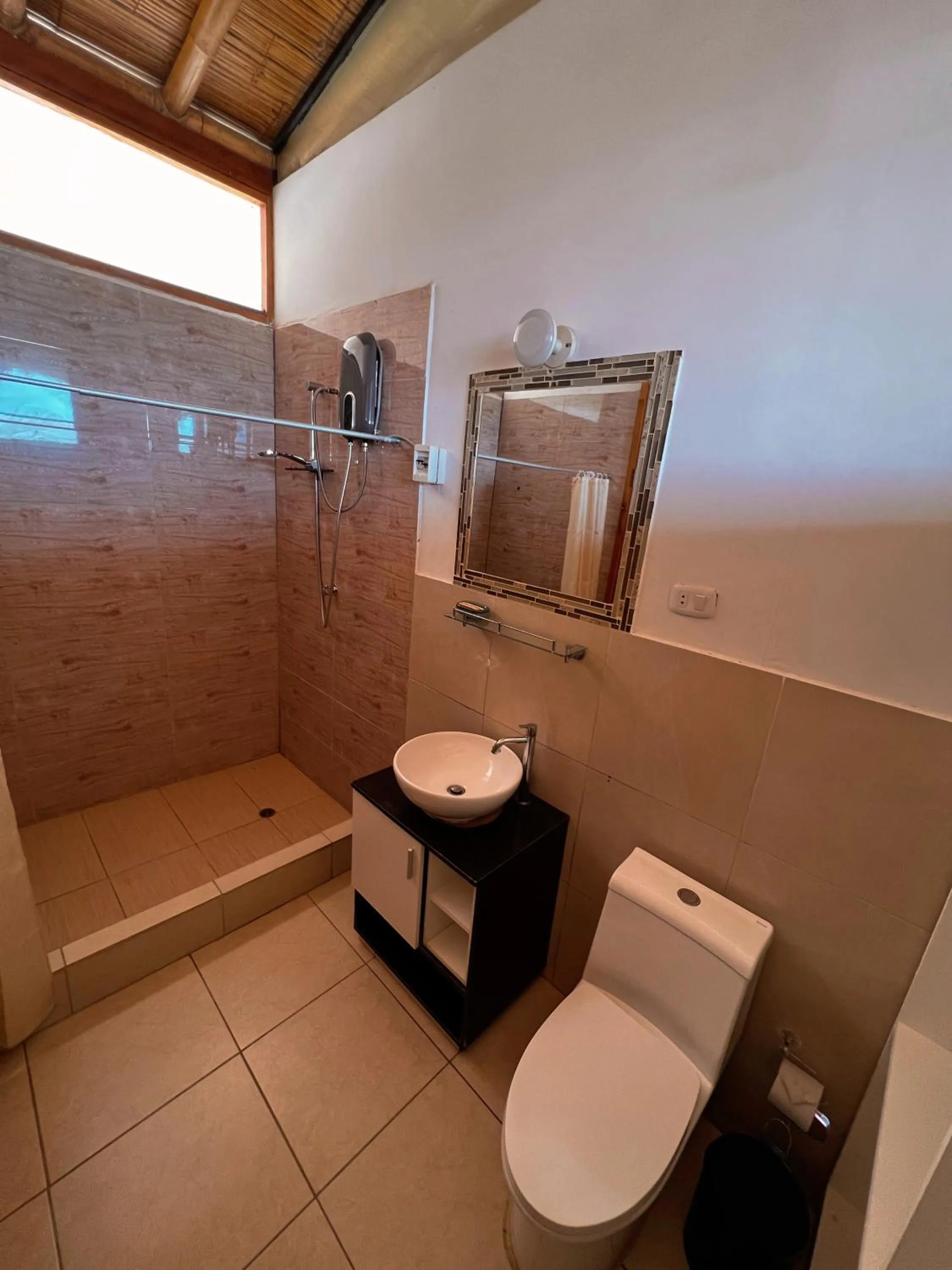 Shower in Gamora Hotel Playa