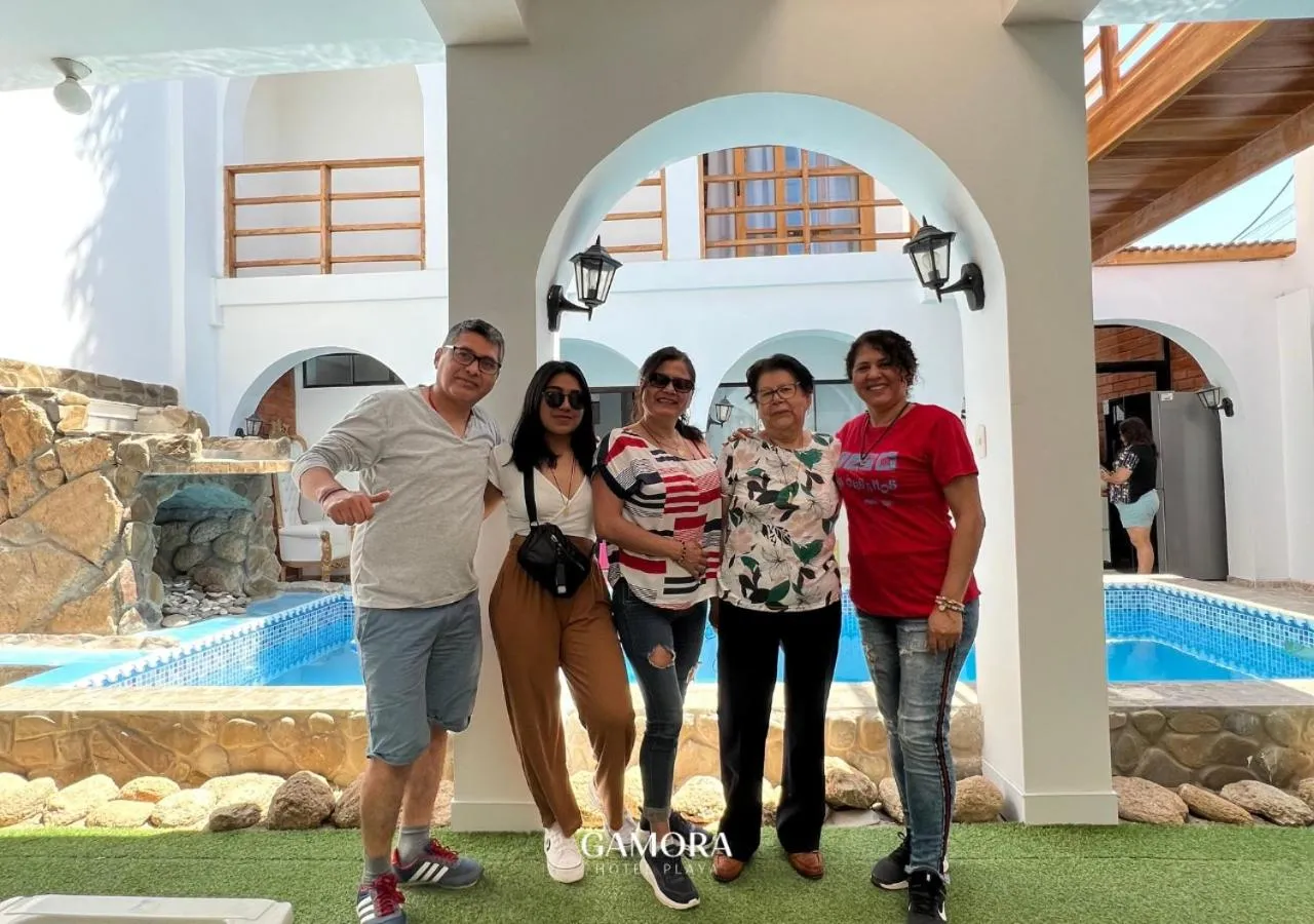 Guests in Gamora Hotel Playa