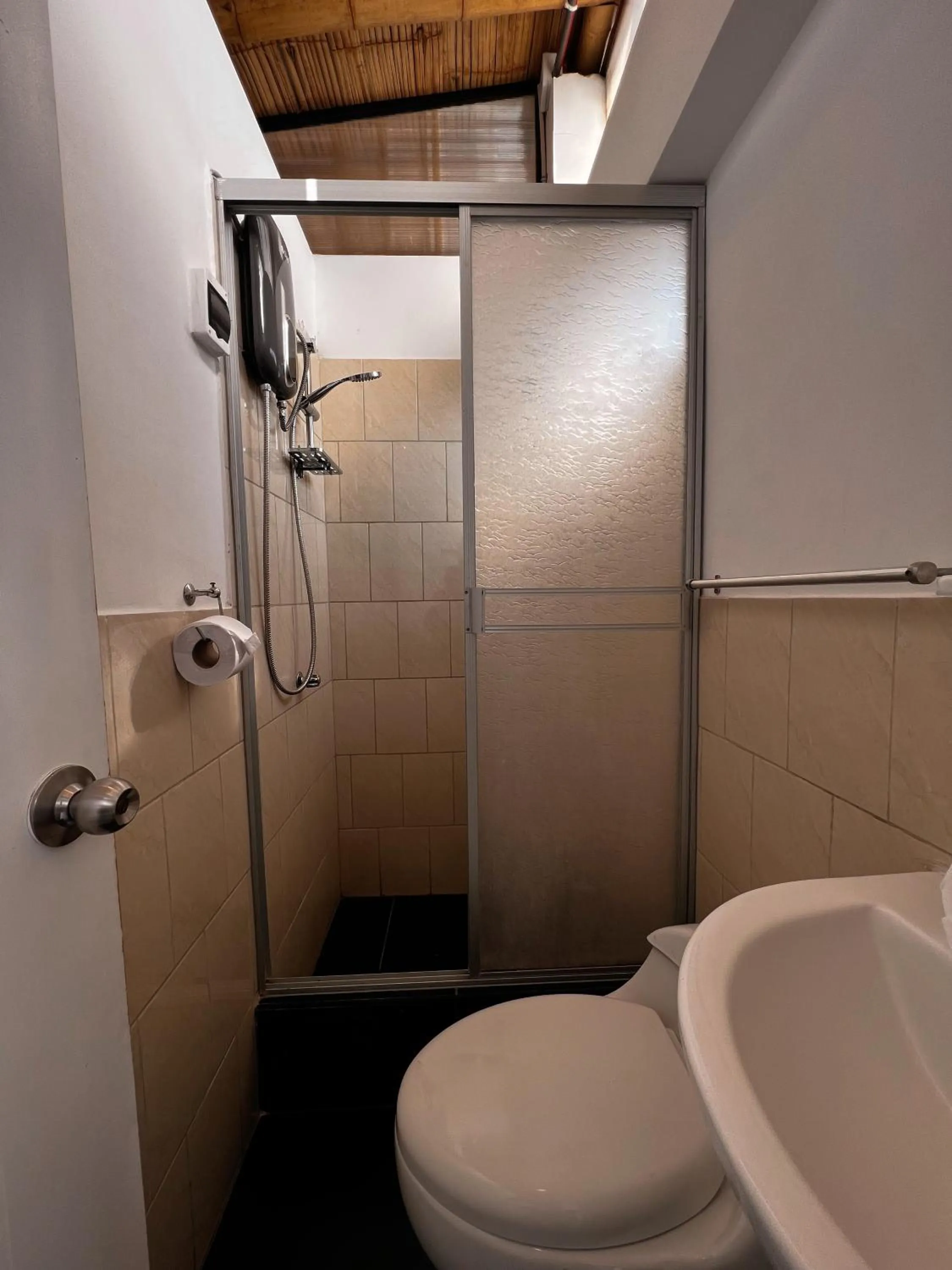 Bathroom in Gamora Hotel Playa