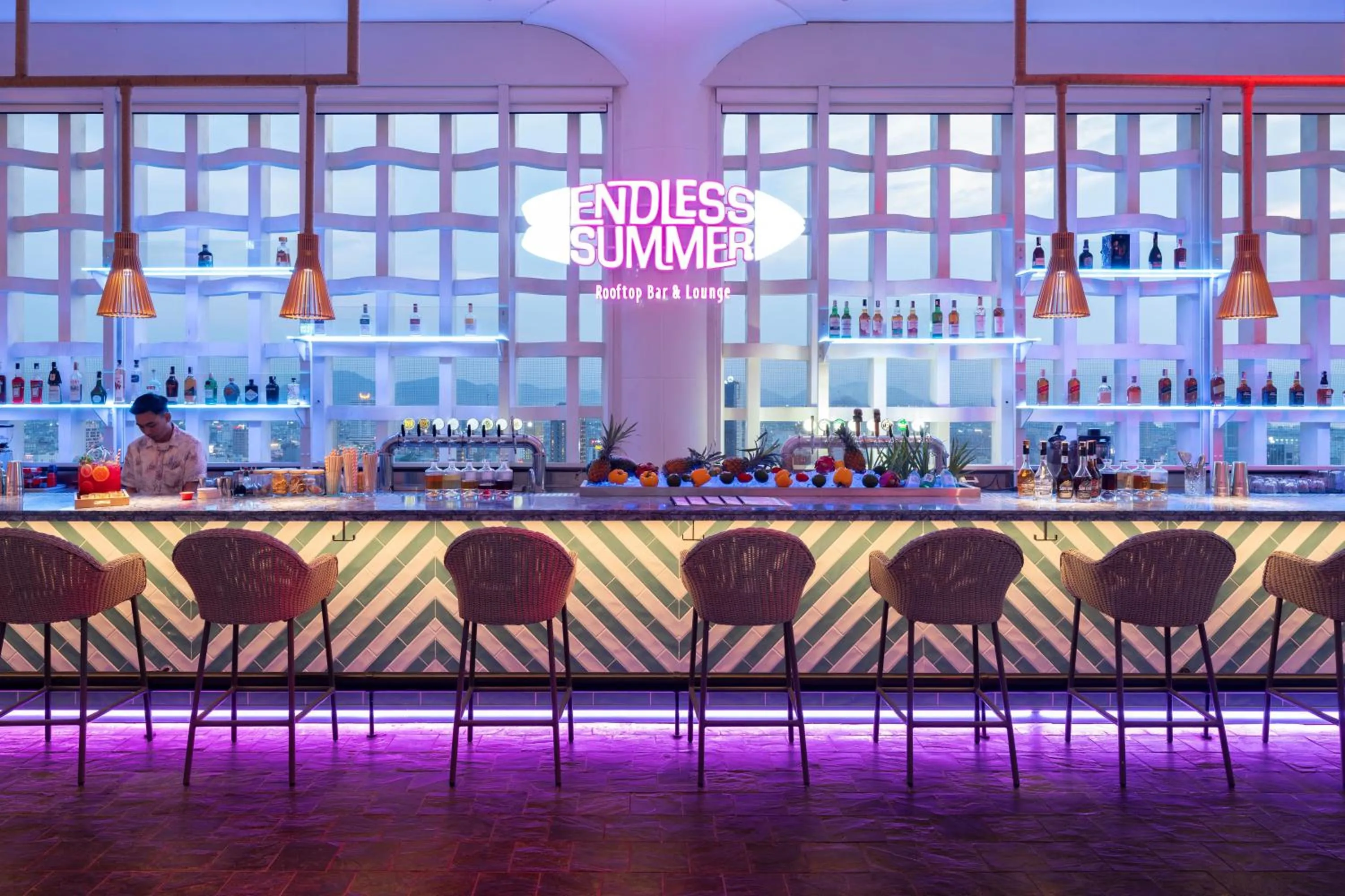 Restaurant/places to eat in Wink Icon Hotel Danang Riverside - 24hrs Stay & Rooftop Pool Bar