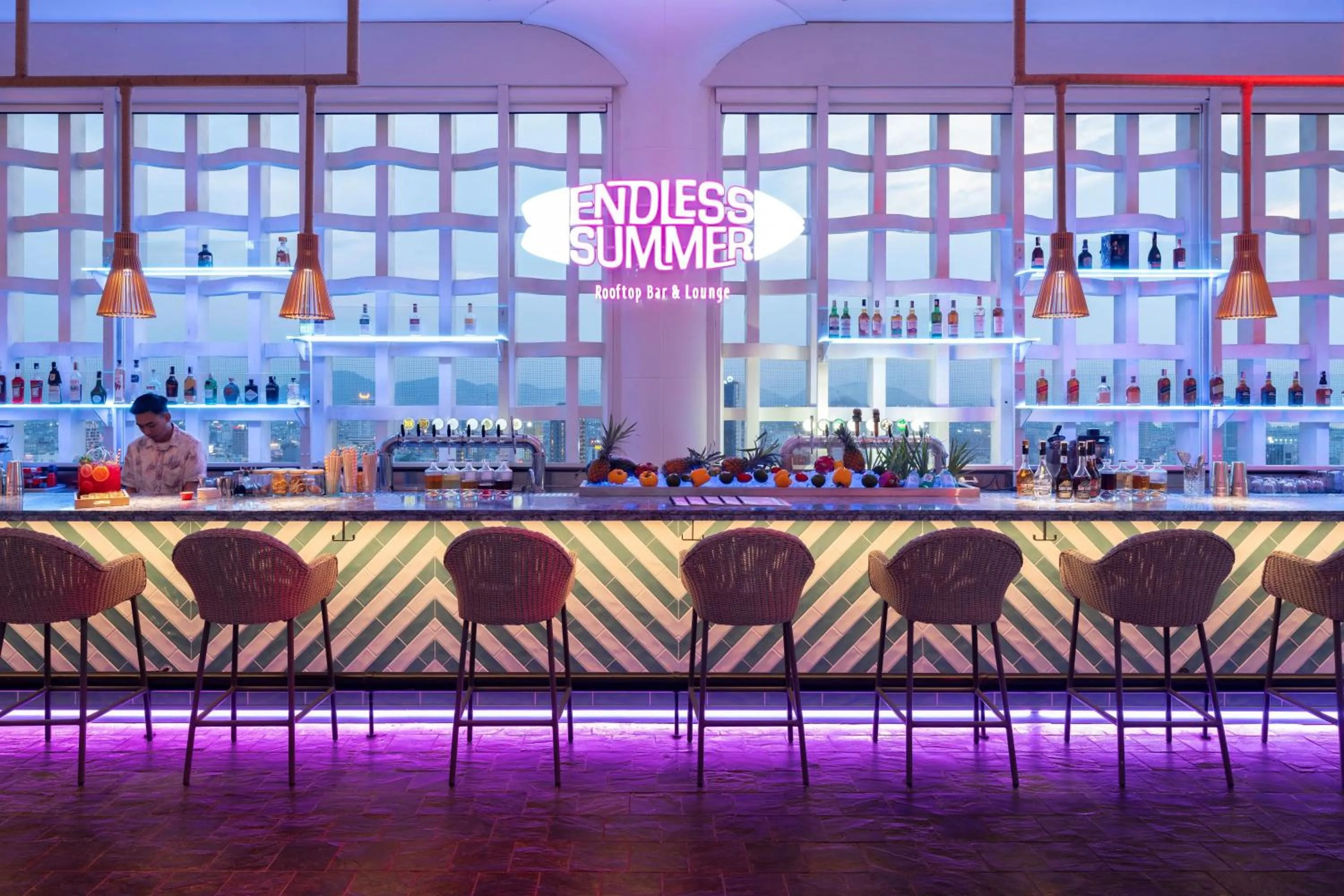 Restaurant/places to eat in Wink Icon Hotel Danang Riverside - 24hrs Stay & Rooftop Pool Bar