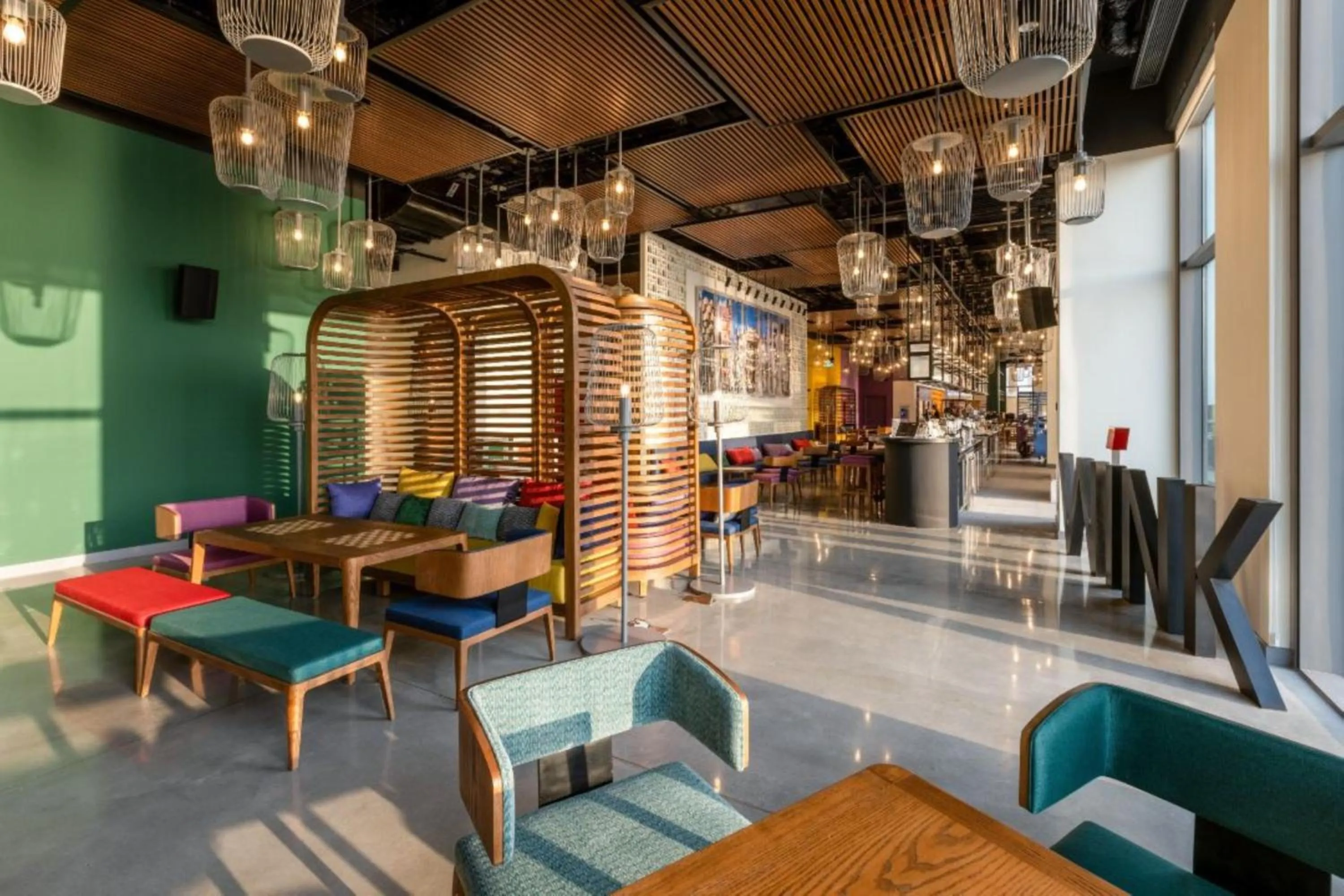 Restaurant/places to eat in Wink Icon Hotel Danang Riverside - 24hrs Stay & Rooftop Pool Bar