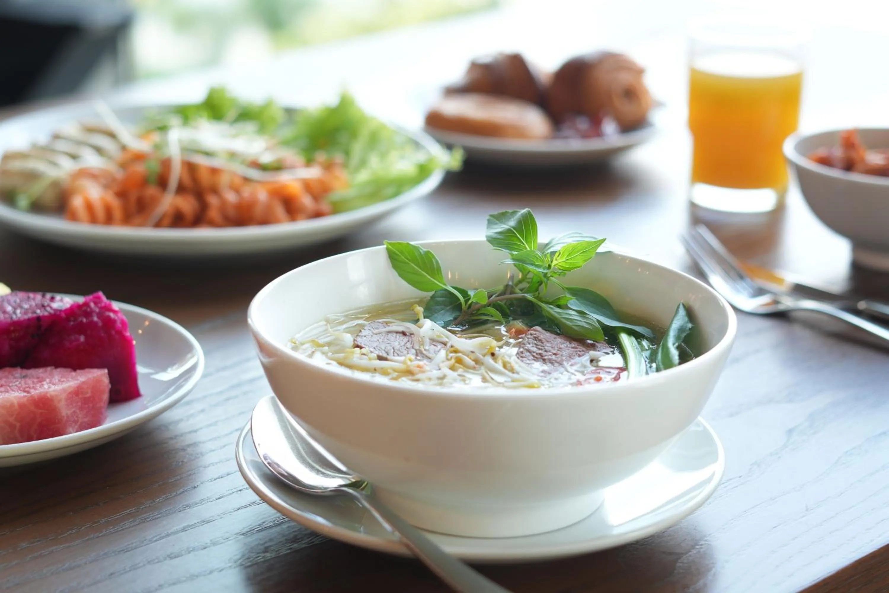 Restaurant/places to eat in Wink Icon Hotel Danang Riverside - 24hrs Stay & Rooftop Pool Bar