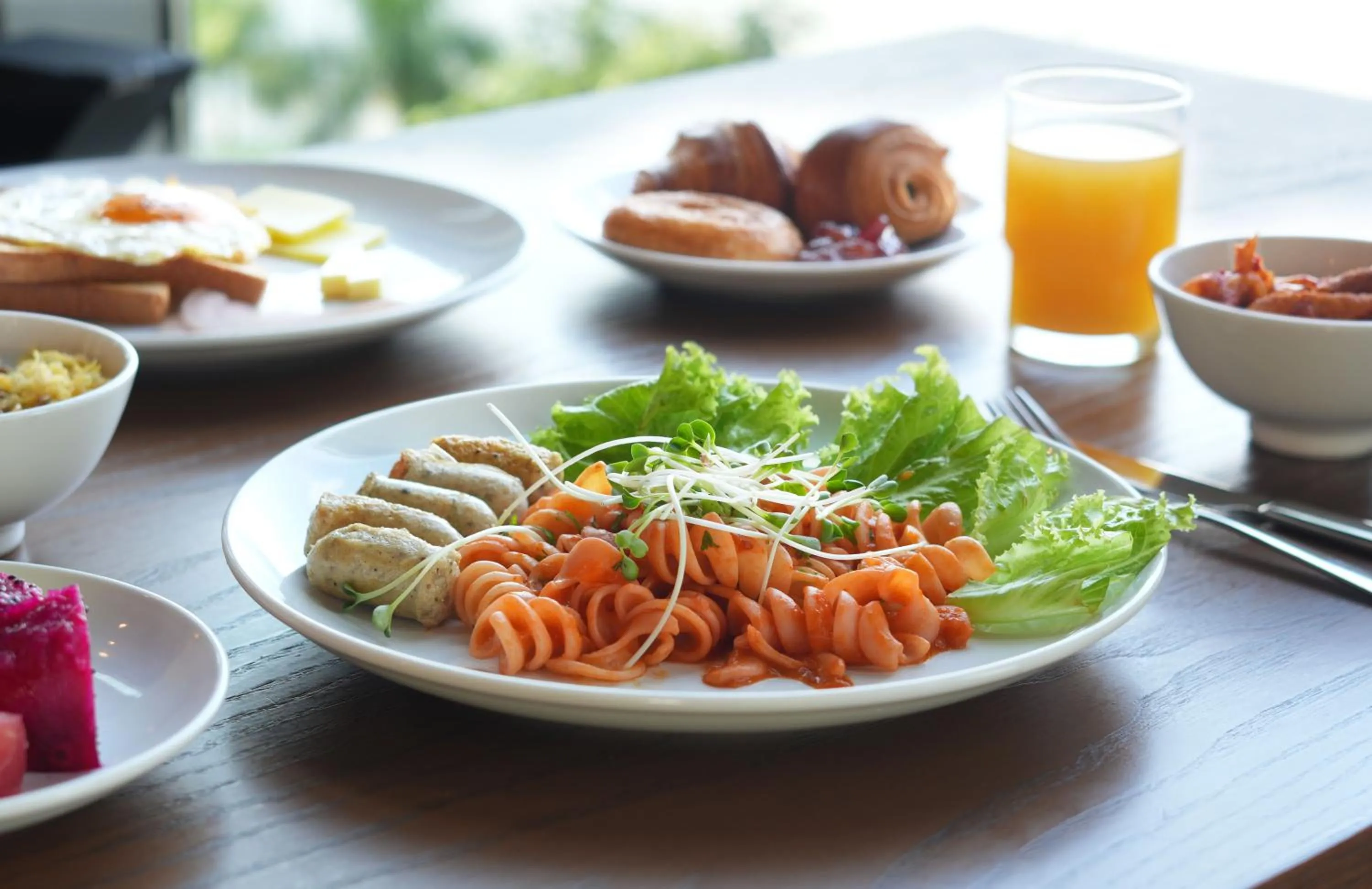 Restaurant/places to eat in Wink Icon Hotel Danang Riverside - 24hrs Stay & Rooftop Pool Bar