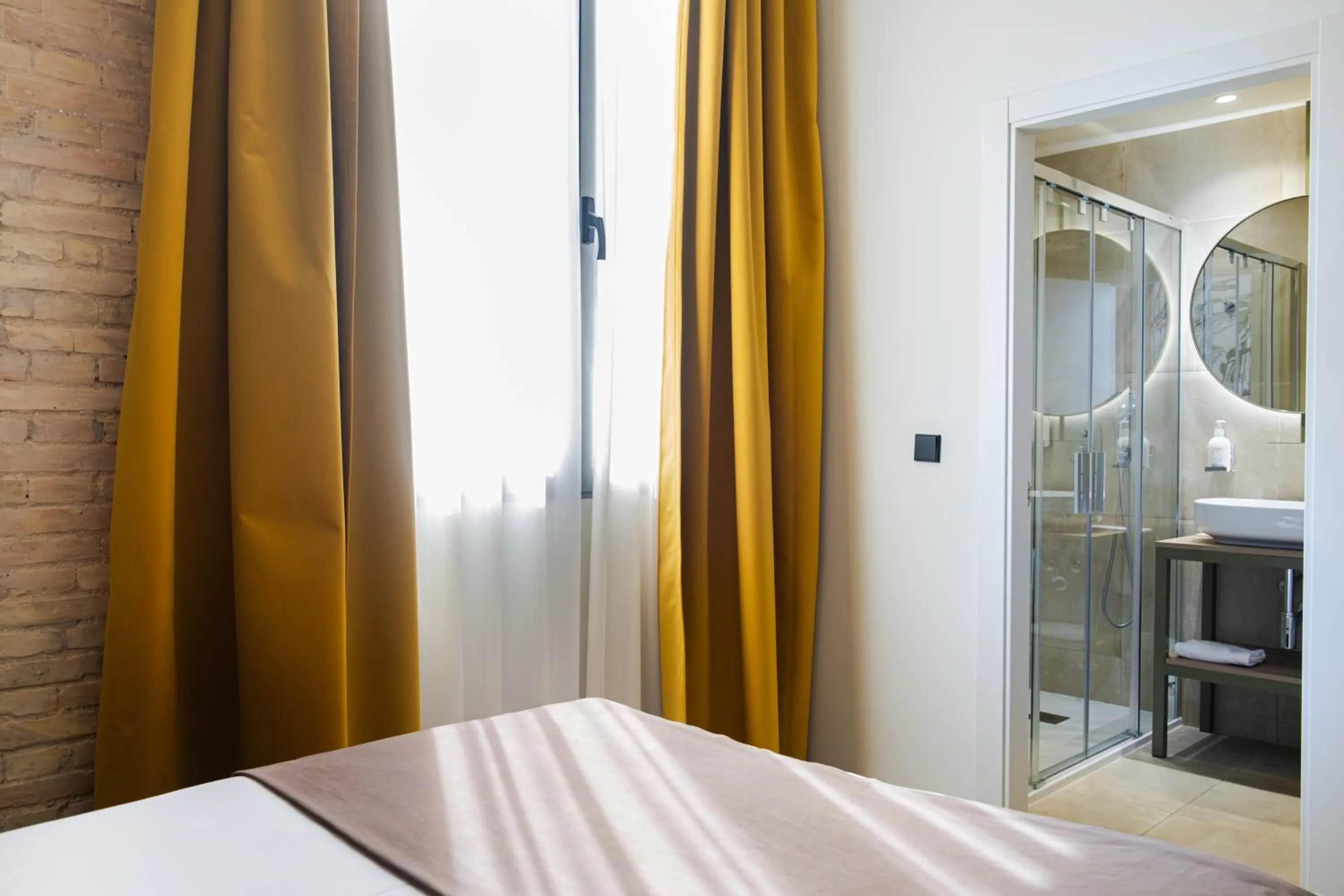 Bedroom, Bed in DWO Valencia