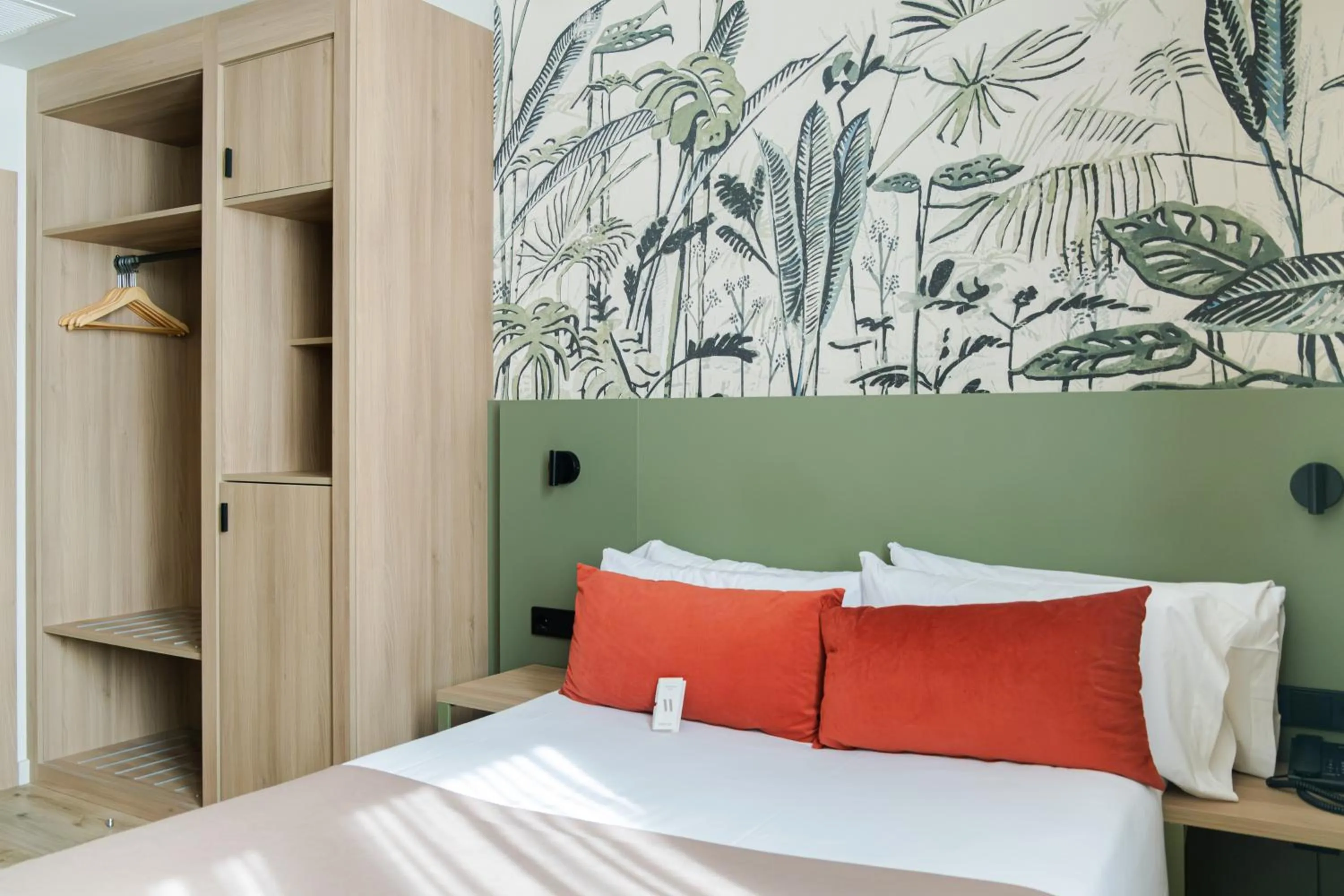 Bedroom, Bed in DWO Valencia