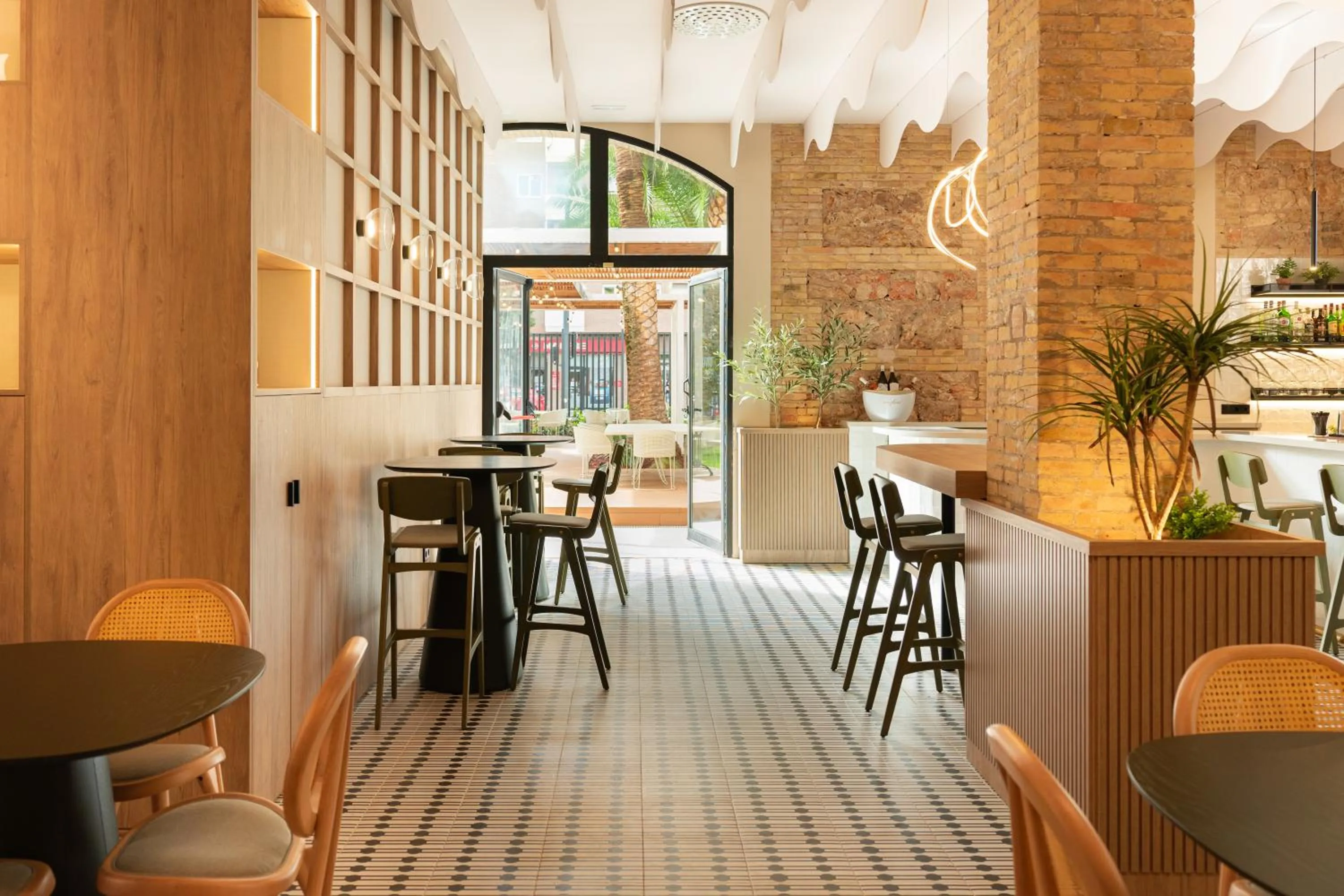 Lounge or bar in DWO Valencia