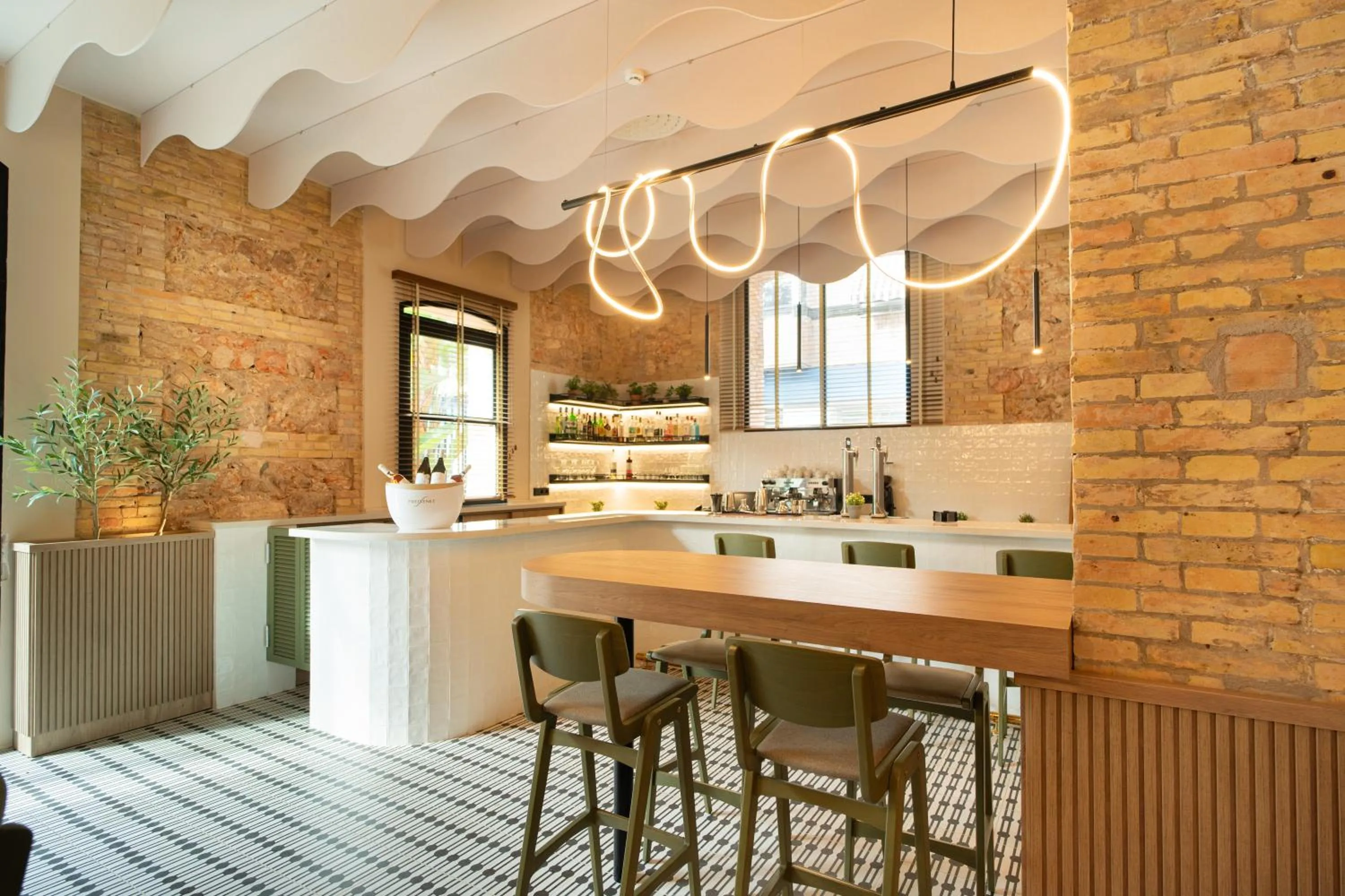 Lounge or bar in DWO Valencia