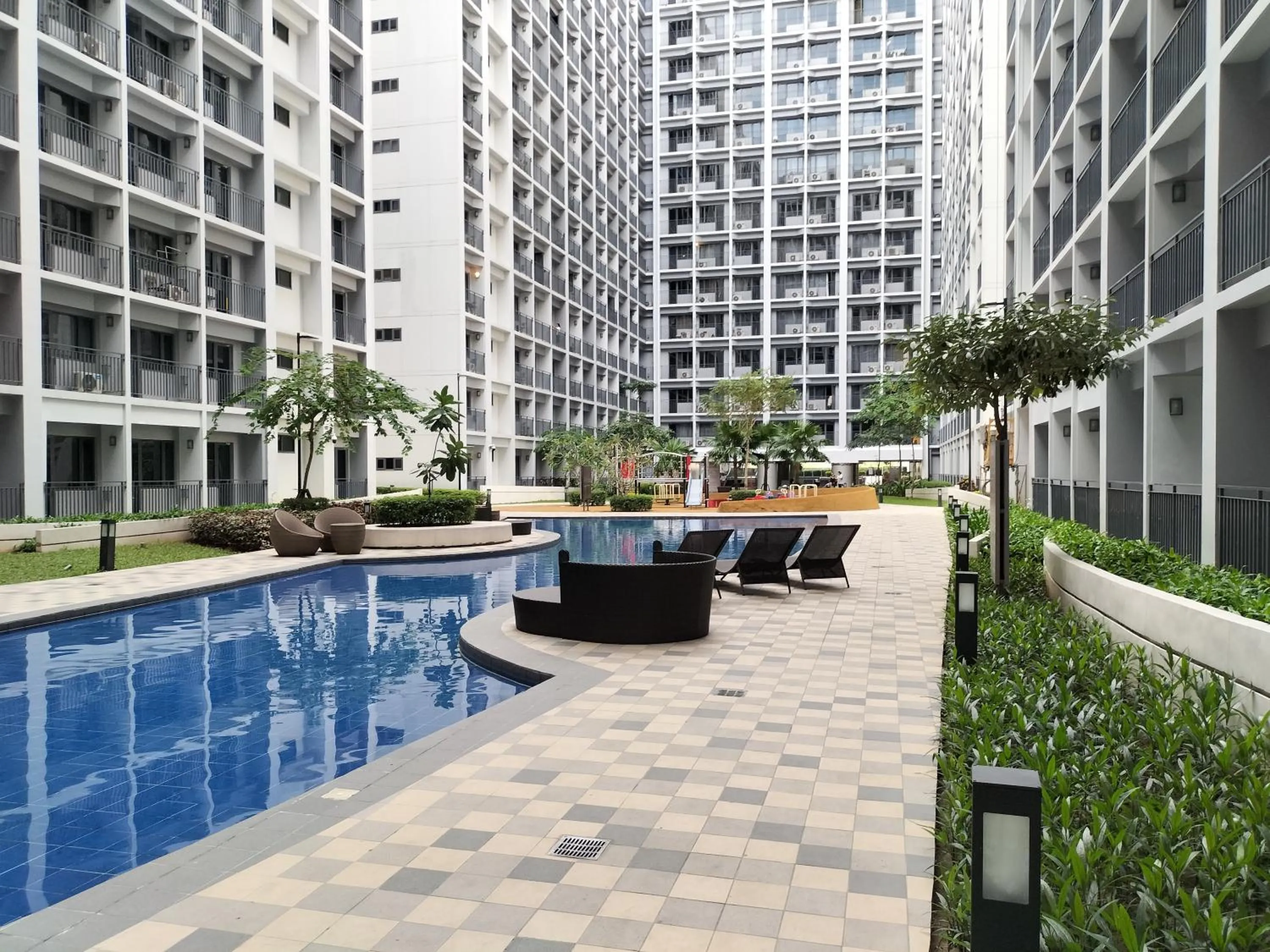 Property building in Cozy22 1BR at Shore2 Tower2