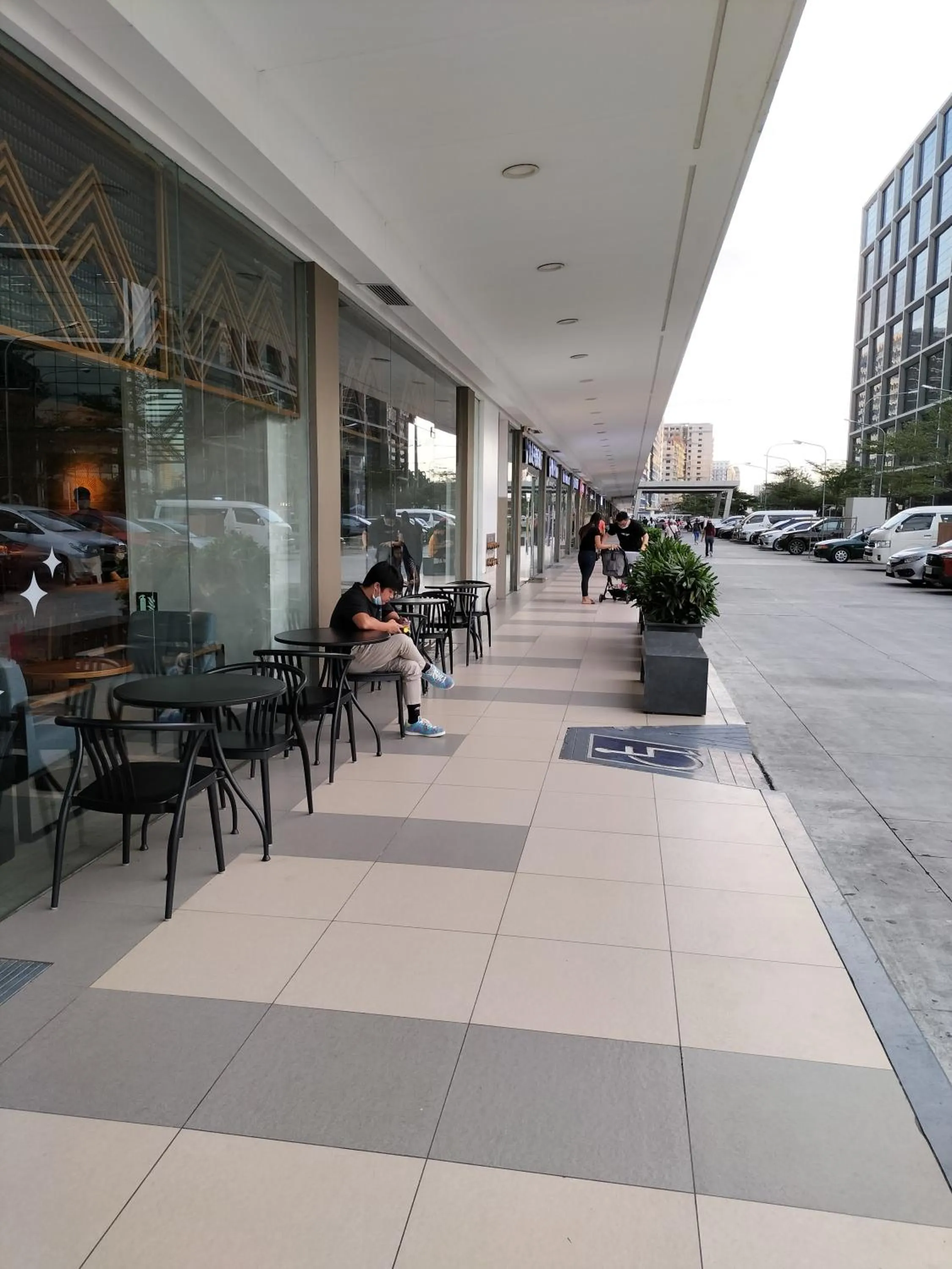 Lounge or bar in Cozy22 1BR at Shore2 Tower2