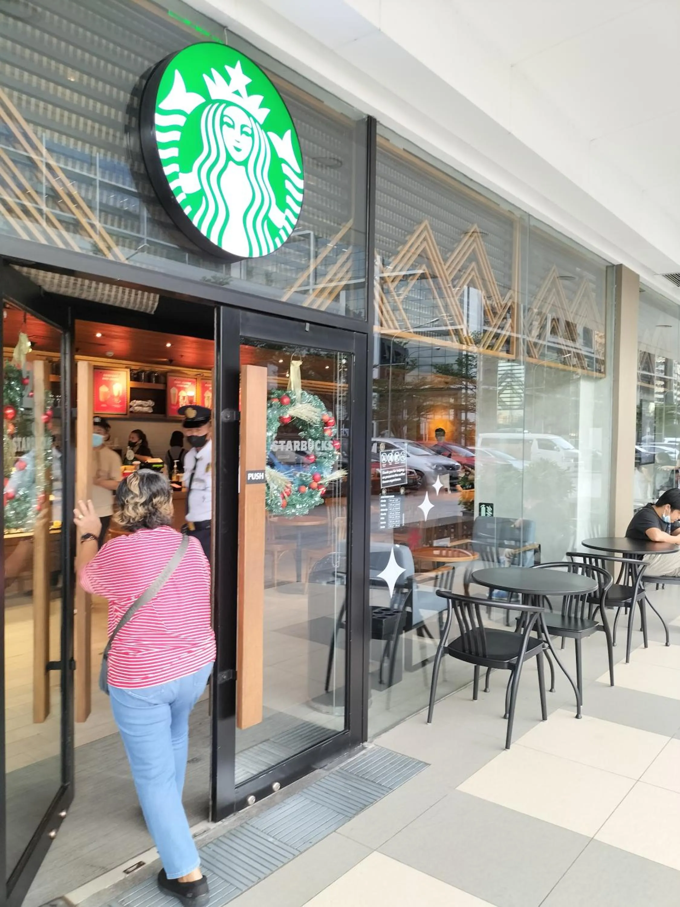 Restaurant/places to eat in Cozy22 1BR at Shore2 Tower2