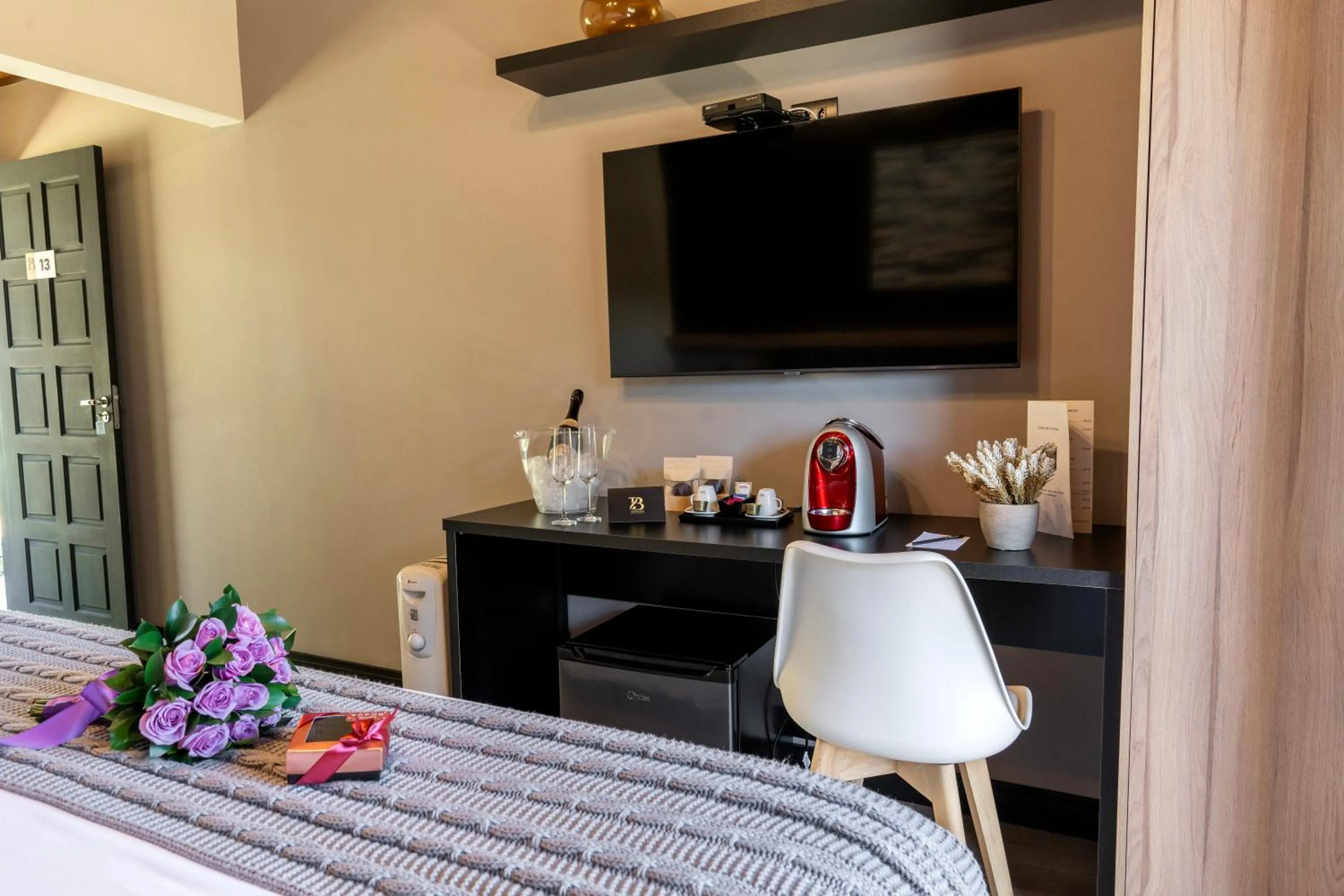 TV and multimedia in Pousada Terrazzo Bonjardim - by Easy Hotéis