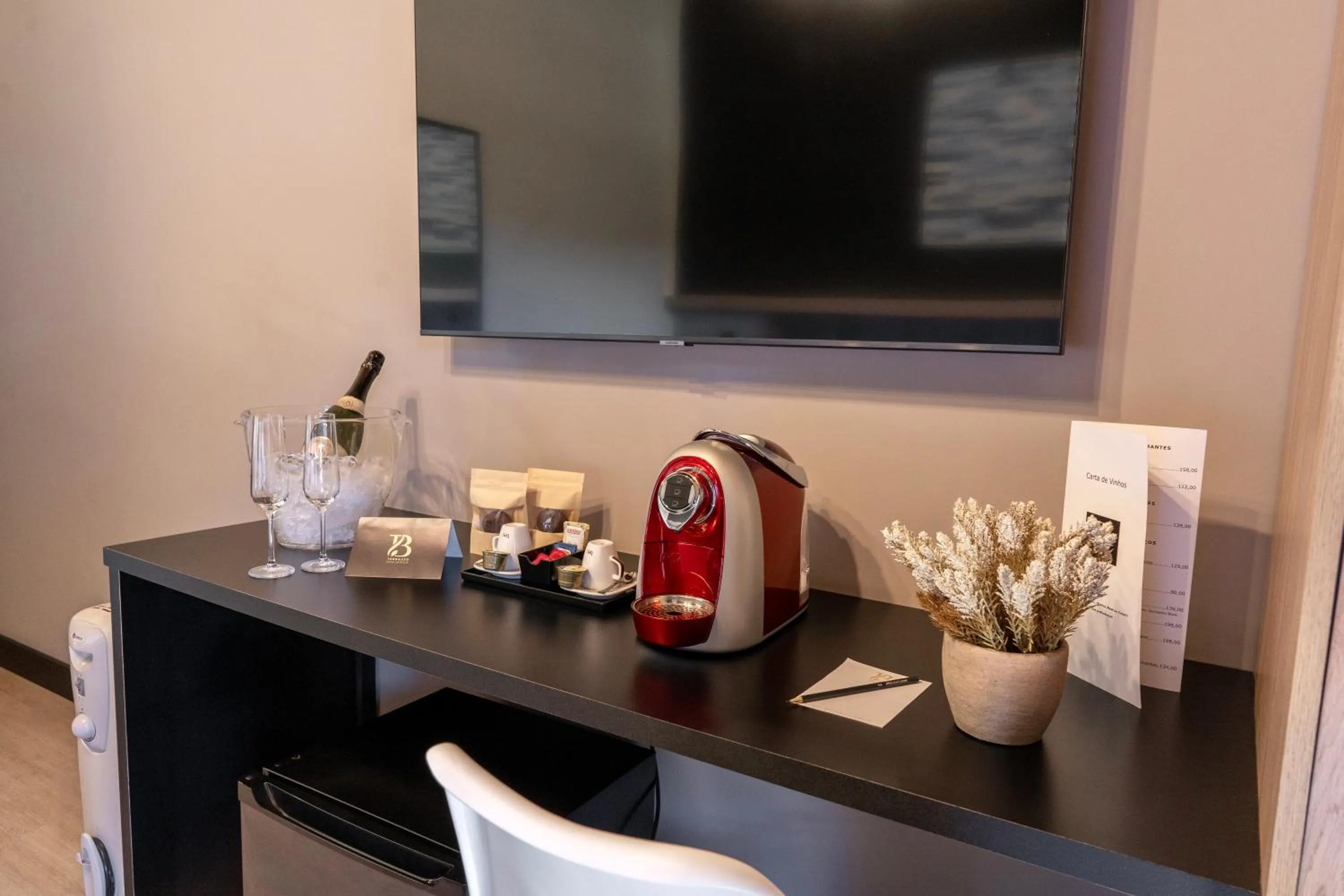 TV and multimedia in Pousada Terrazzo Bonjardim - by Easy Hotéis